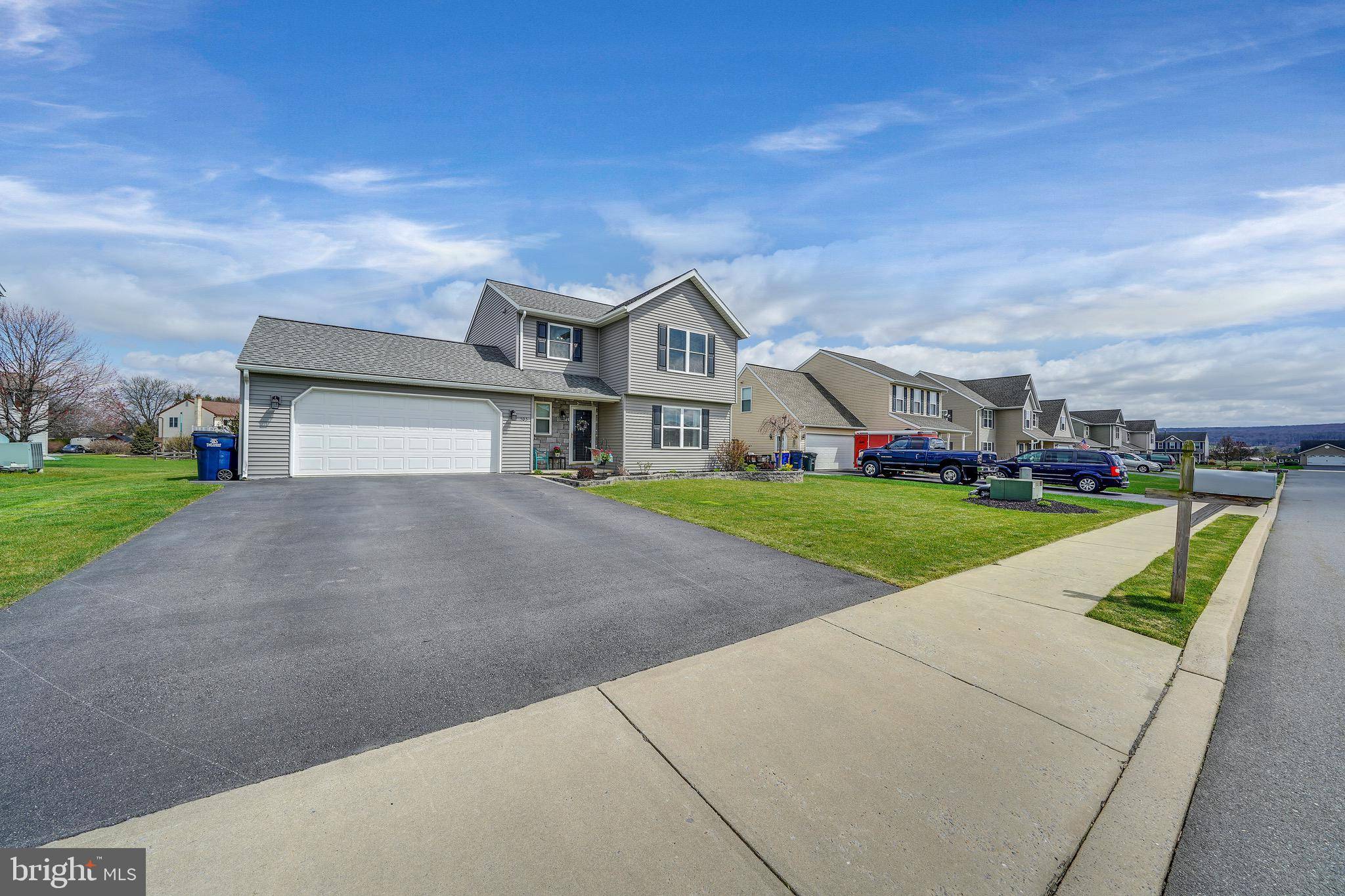 New Holland, PA 17557,505 LAVENDER LN