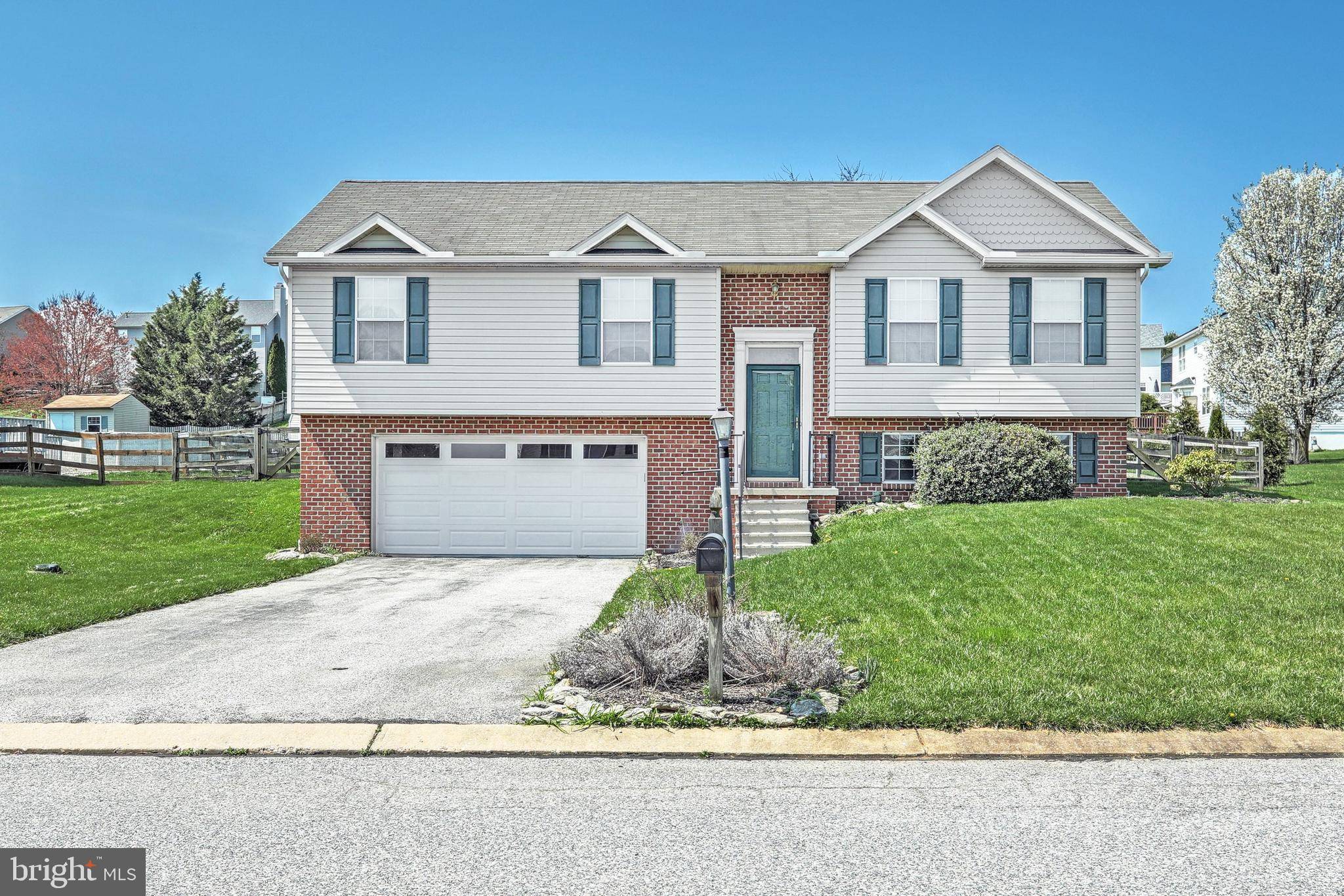 Stewartstown, PA 17363,144 LANTERN LN