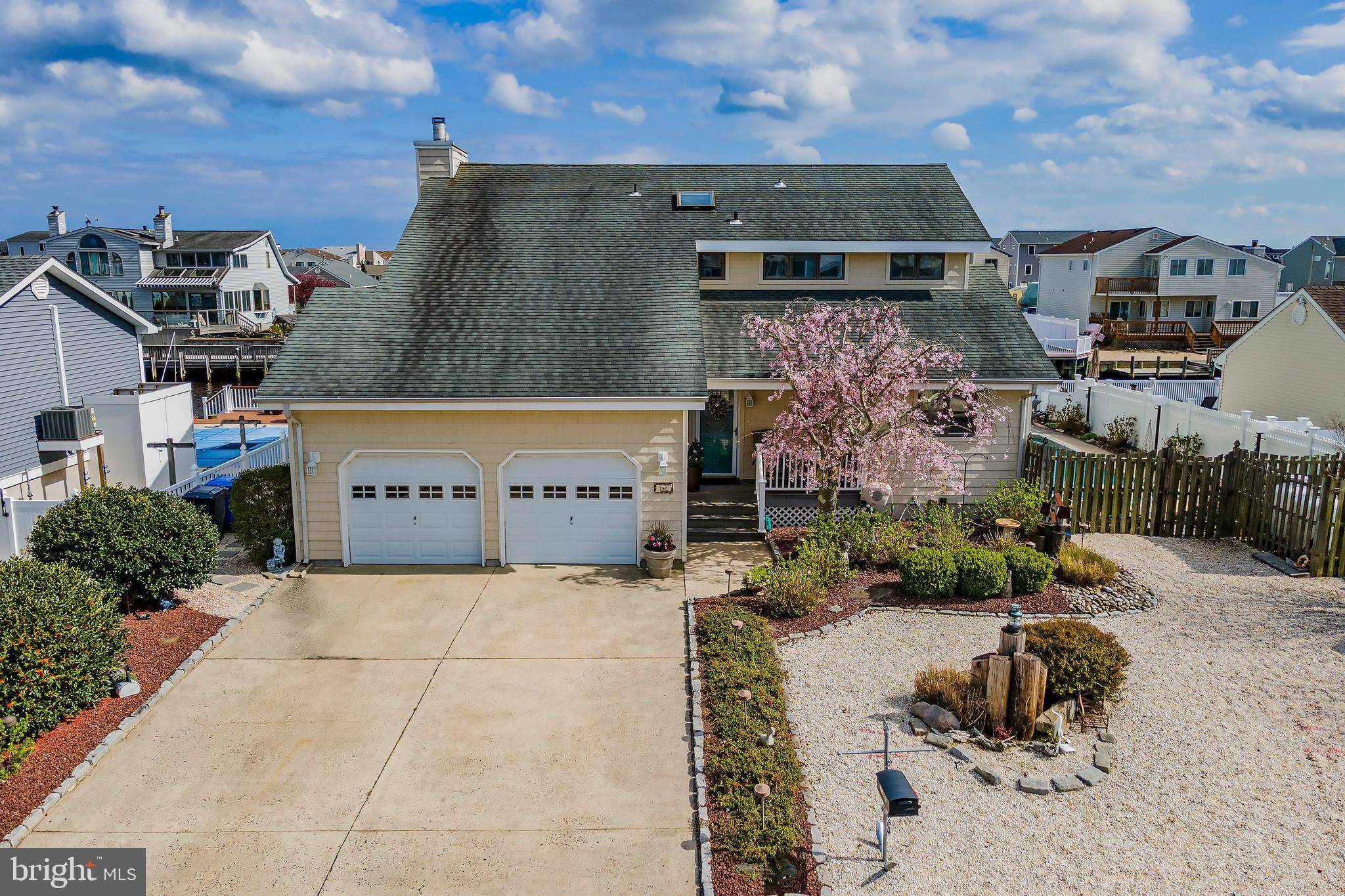 Manahawkin, NJ 08050,141 CATHERINE LN