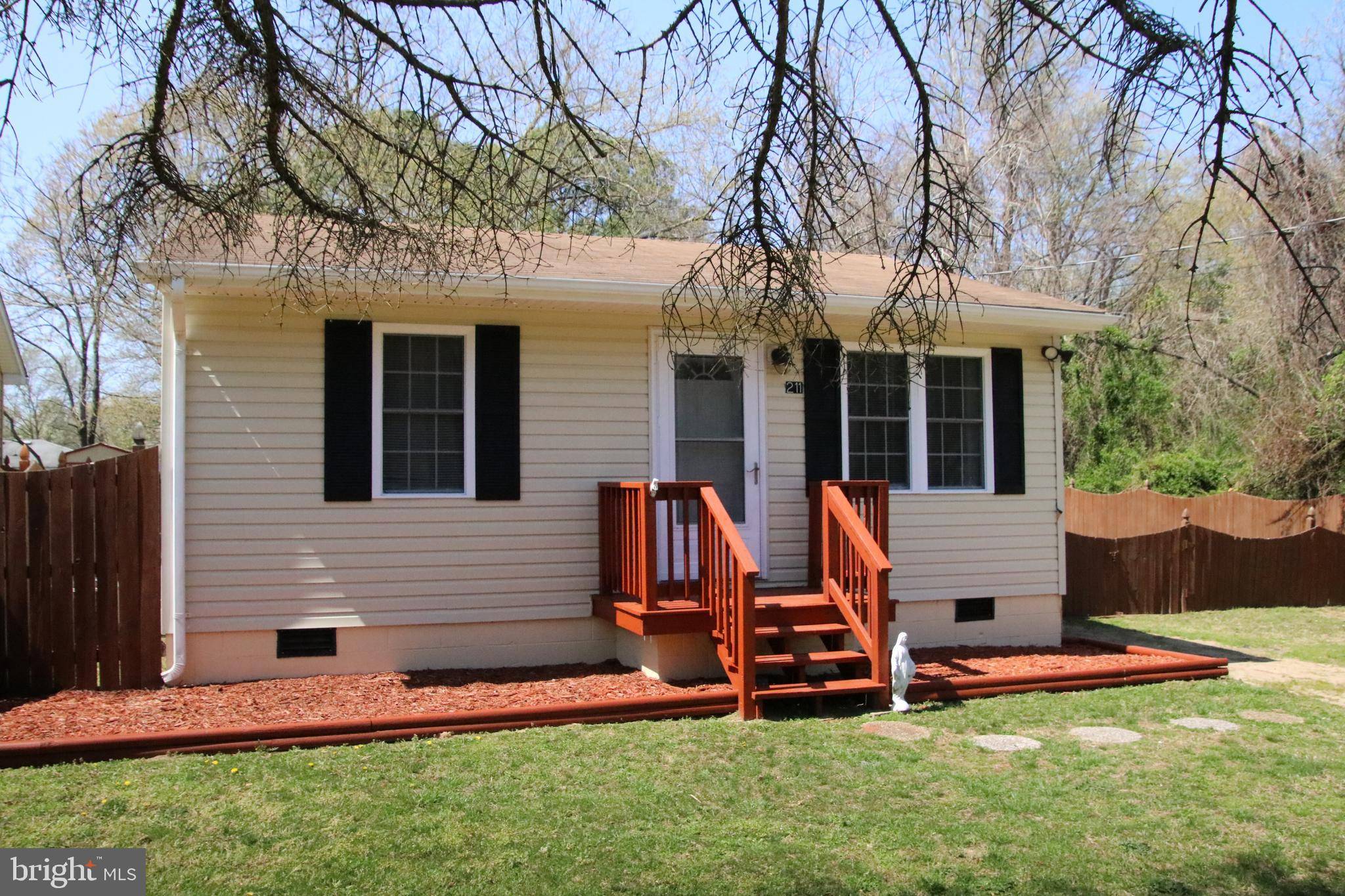 Colonial Beach, VA 22443,211 MEADOW VIEW