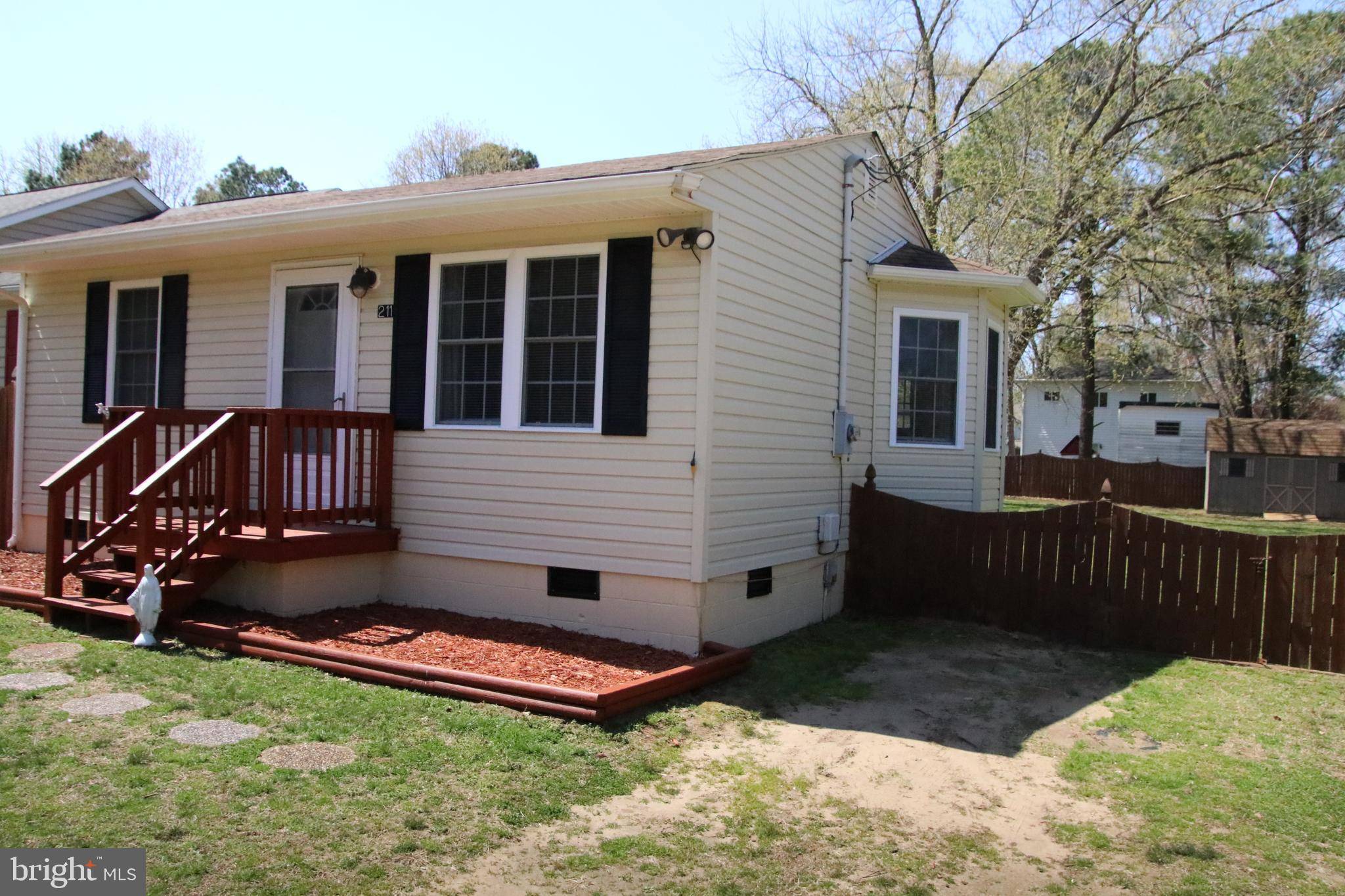 Colonial Beach, VA 22443,211 MEADOW VIEW