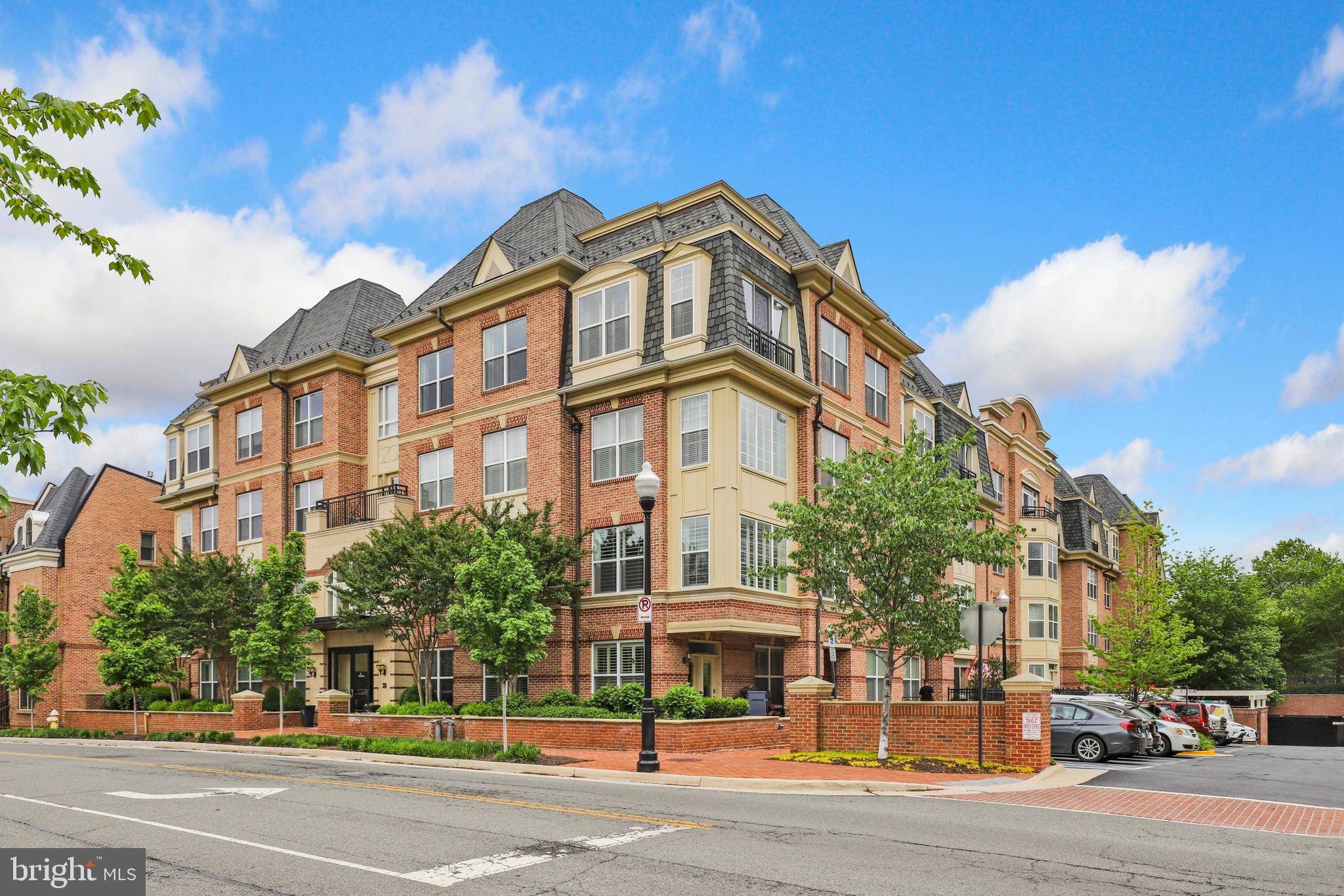 Alexandria, VA 22314,320 S WEST ST #301