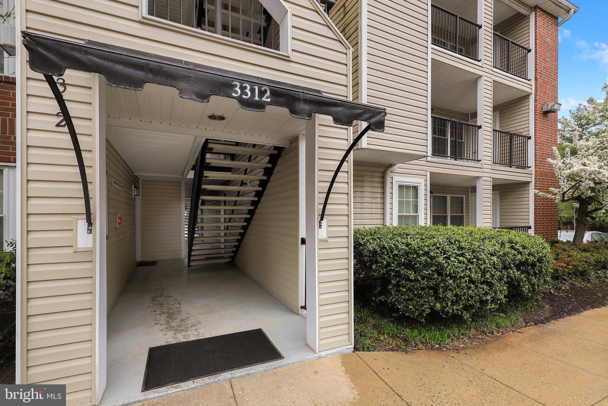 Alexandria, VA 22302,3312 WYNDHAM CIR #305