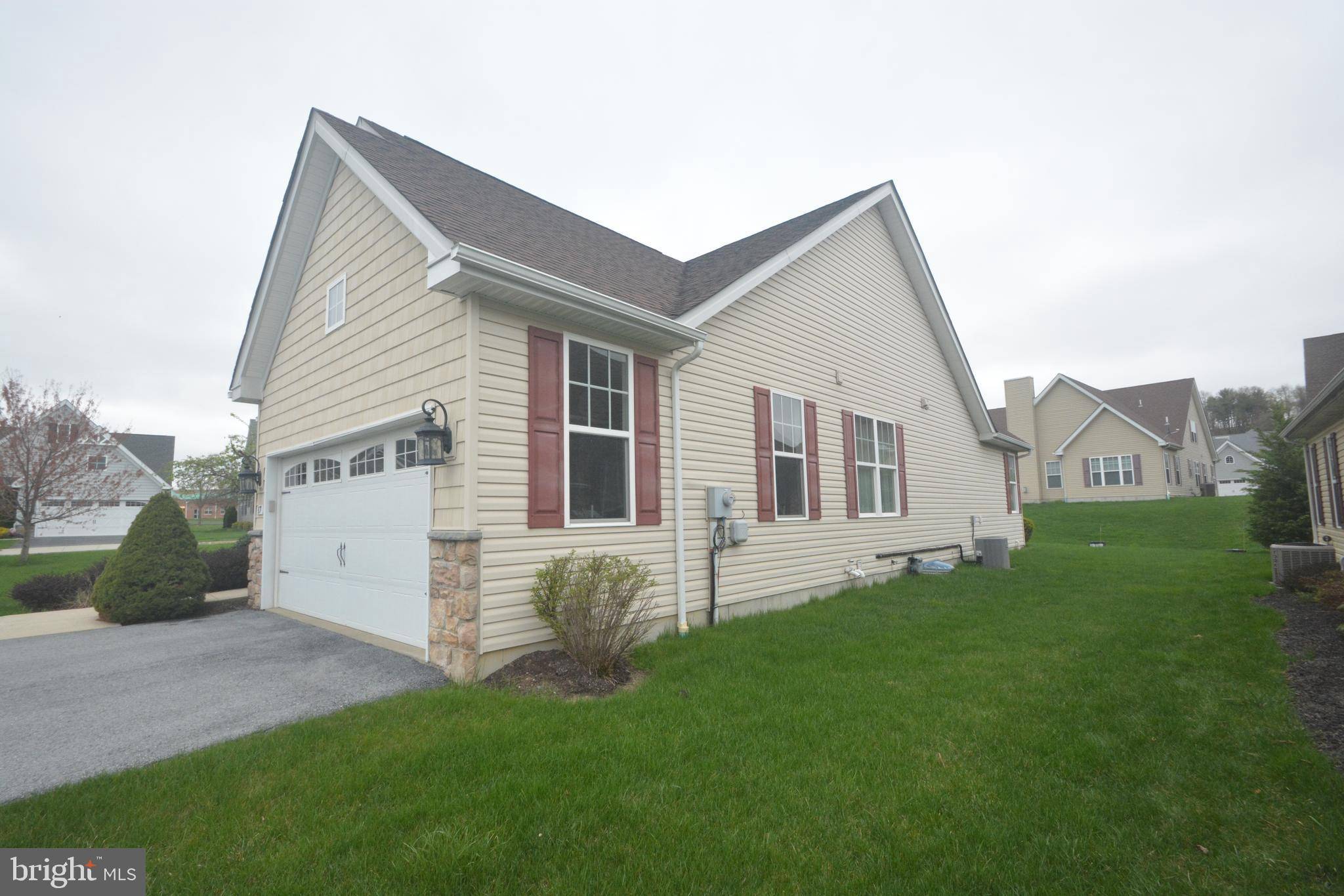 Oley, PA 19547,17 FOX CHASE LN