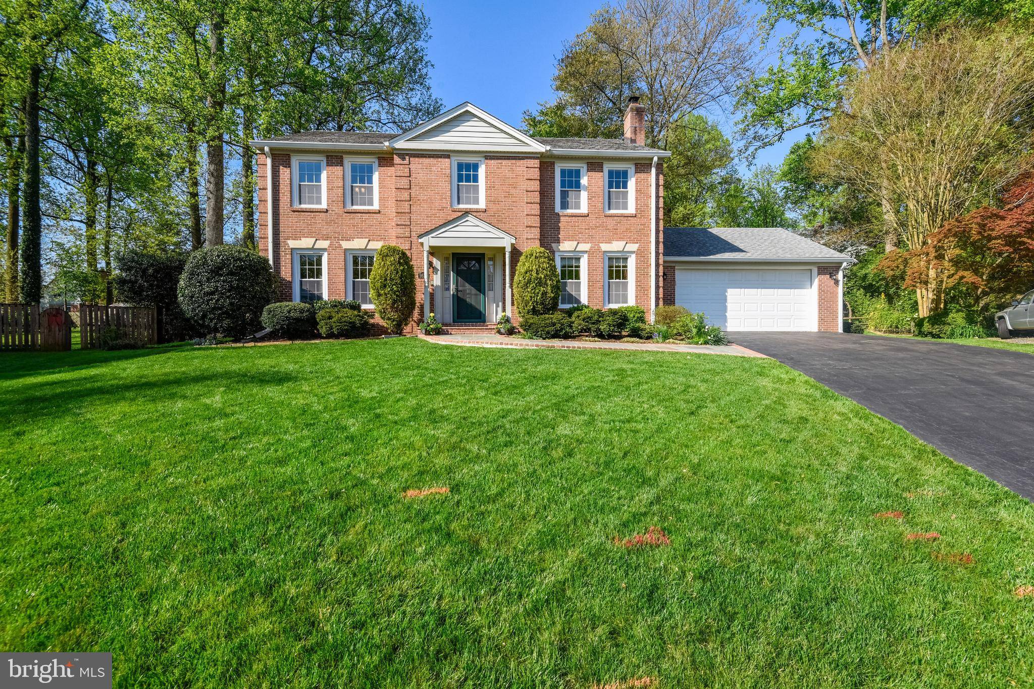 Vienna, VA 22181,9619 WHITECEDAR CT