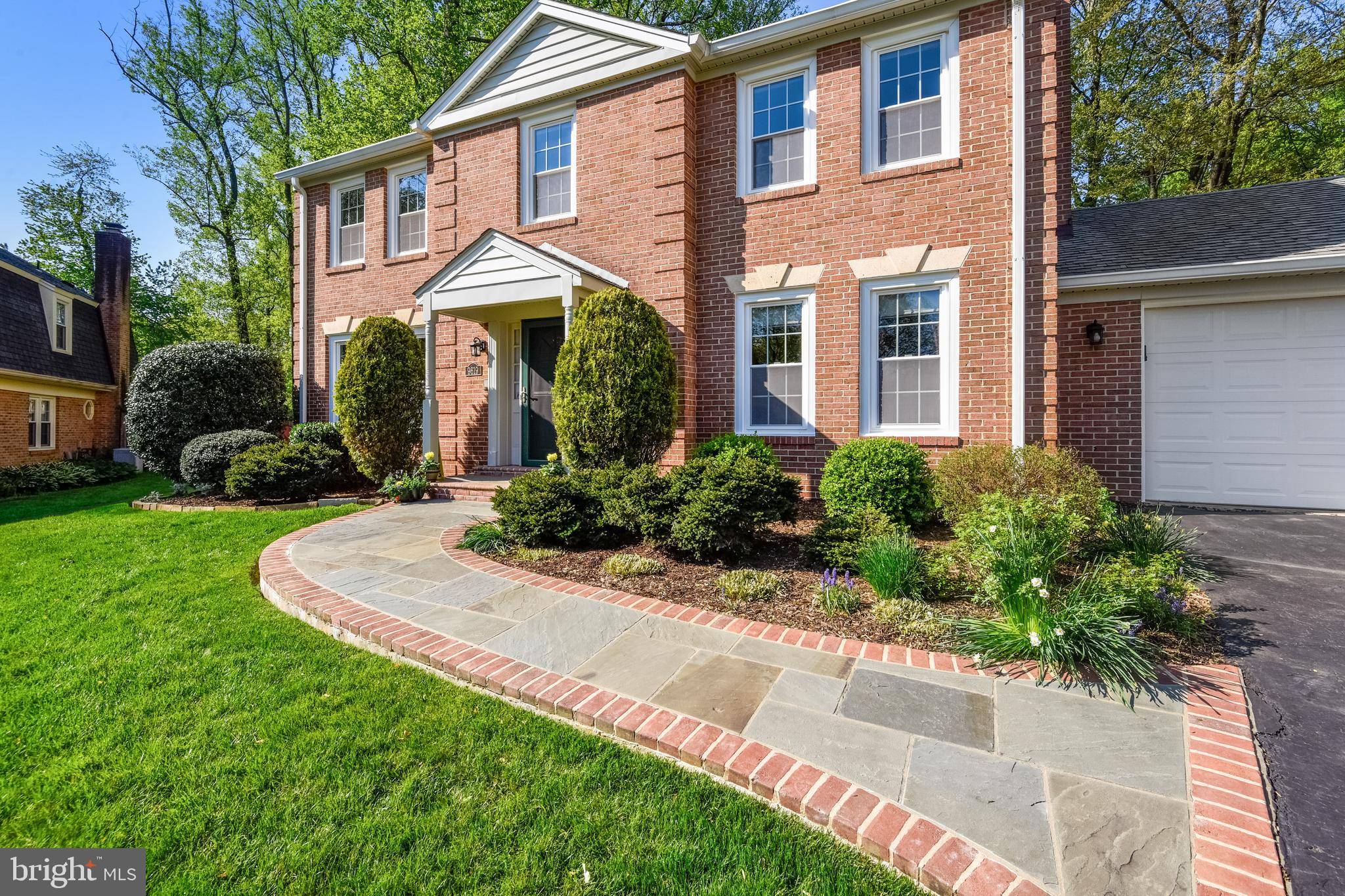 Vienna, VA 22181,9619 WHITECEDAR CT