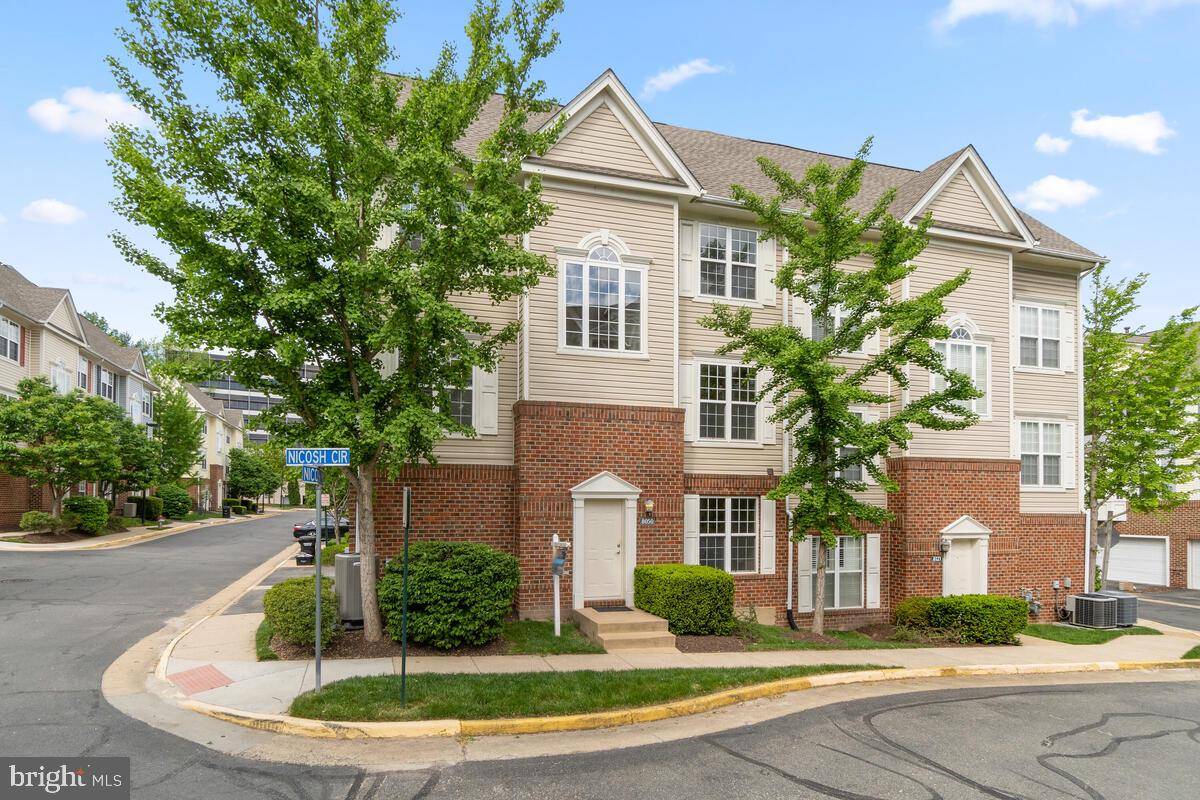 Falls Church, VA 22042,8050 NICOSH CIRCLE LN #42