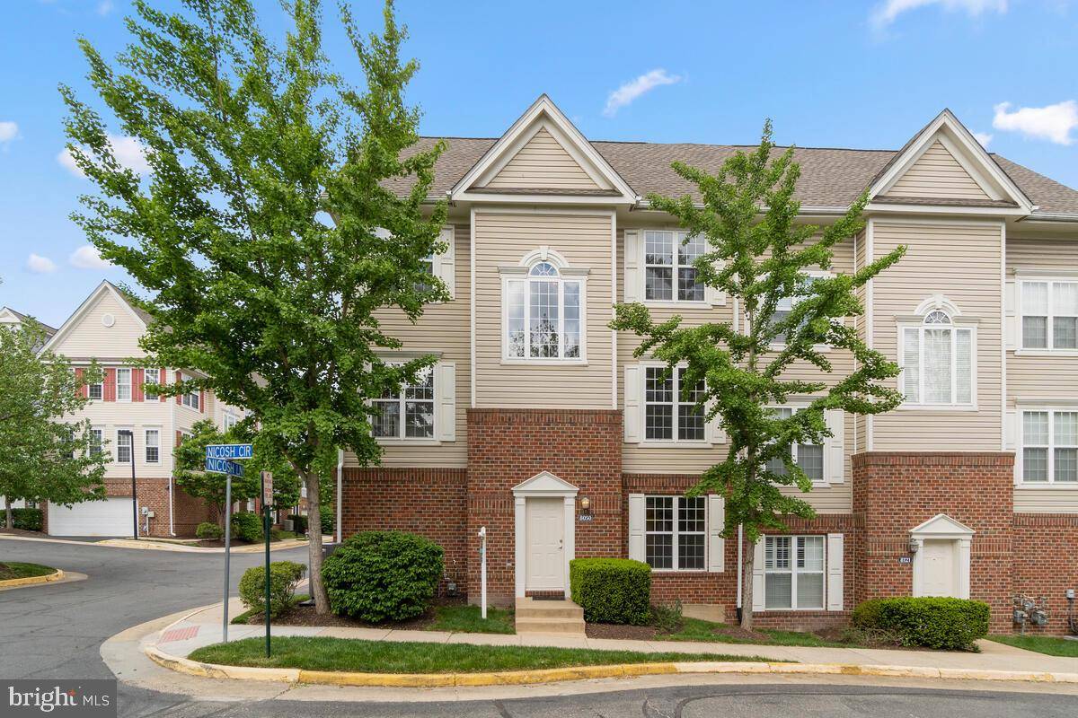 Falls Church, VA 22042,8050 NICOSH CIRCLE LN #42