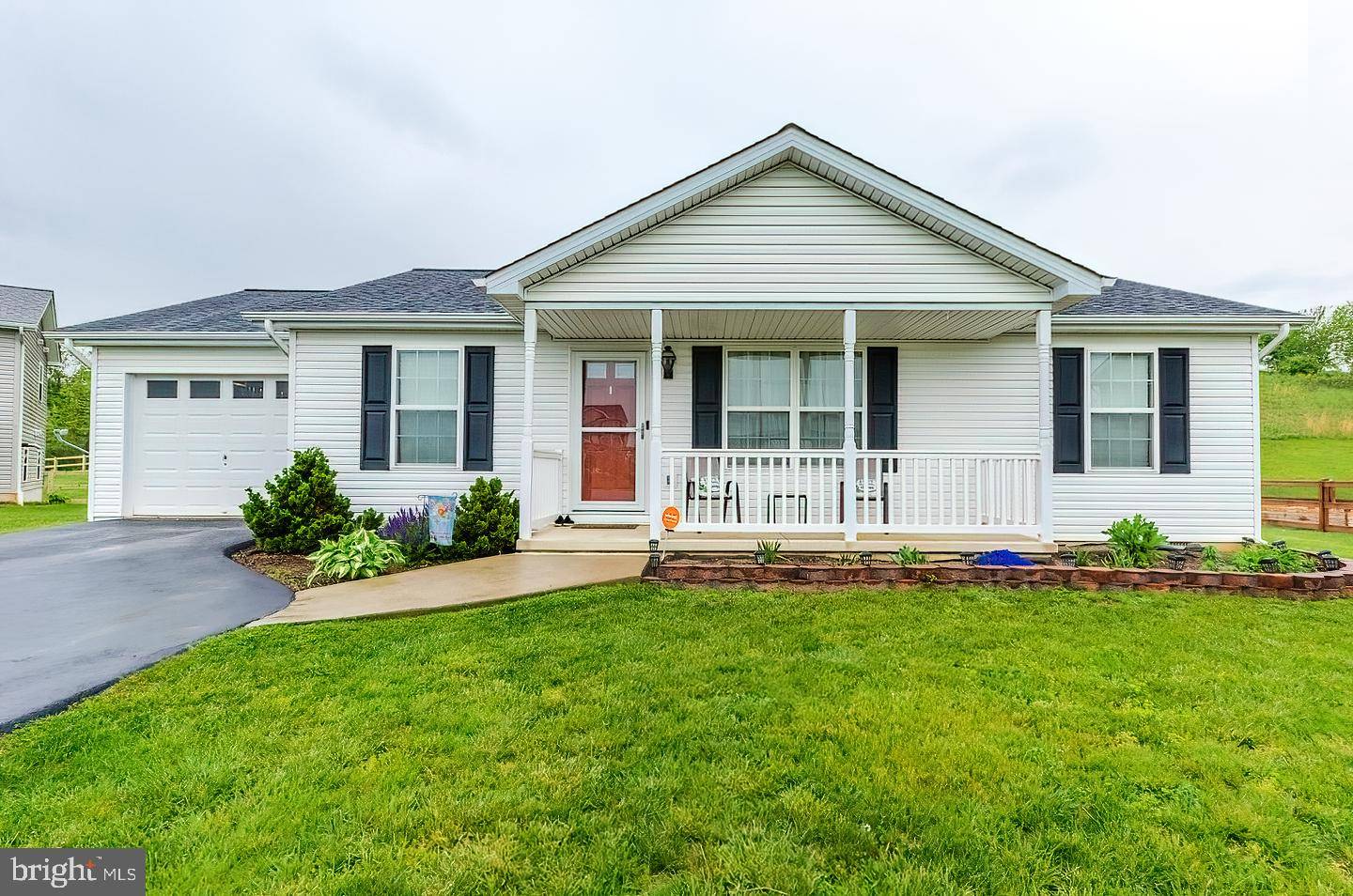 Martinsburg, WV 25403,206 SAHALEE CT