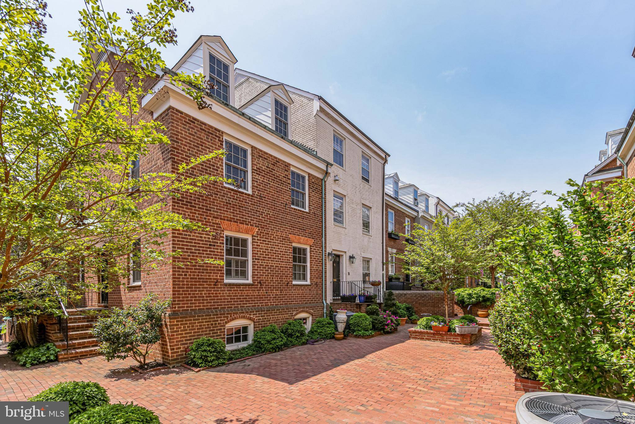 Alexandria, VA 22314,114 CAMERON MEWS