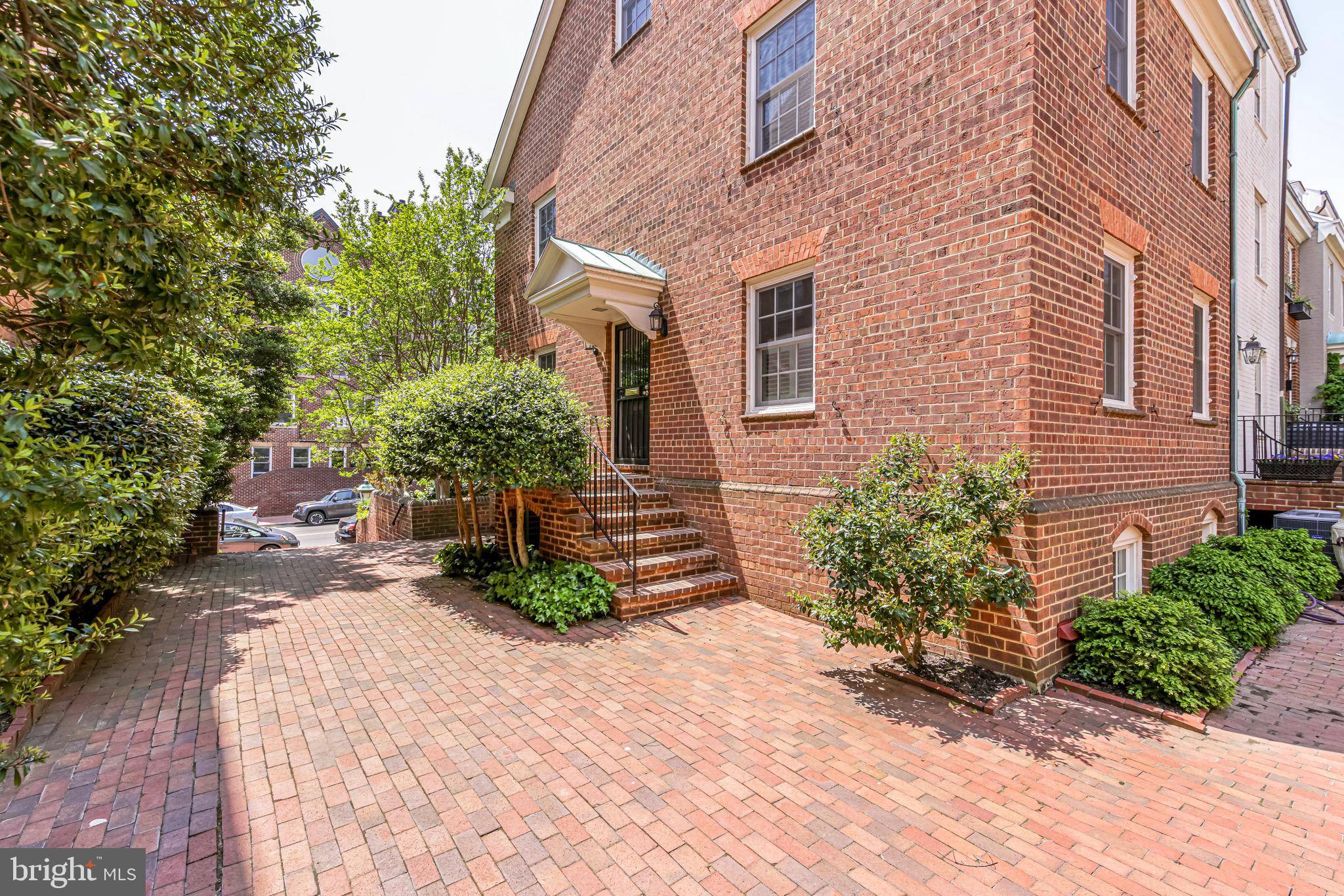 Alexandria, VA 22314,114 CAMERON MEWS