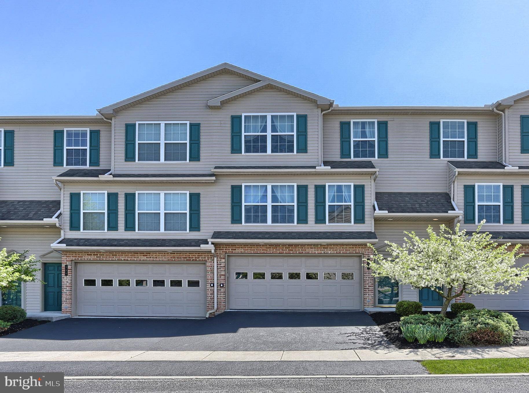 Mechanicsburg, PA 17055,582 MEADOW CROFT CIR