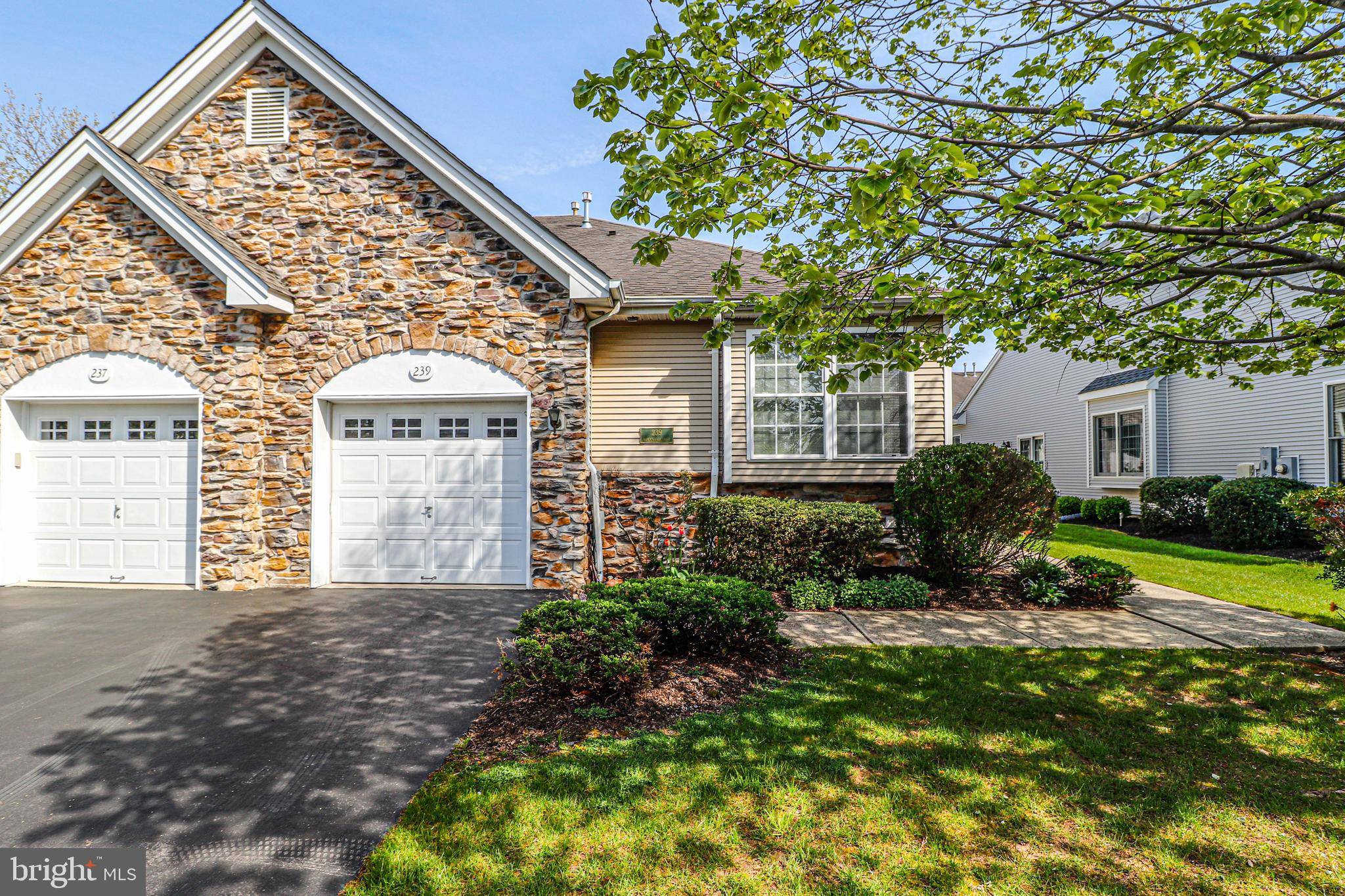 Hamilton, NJ 08690,239 MEADOWLARK DR