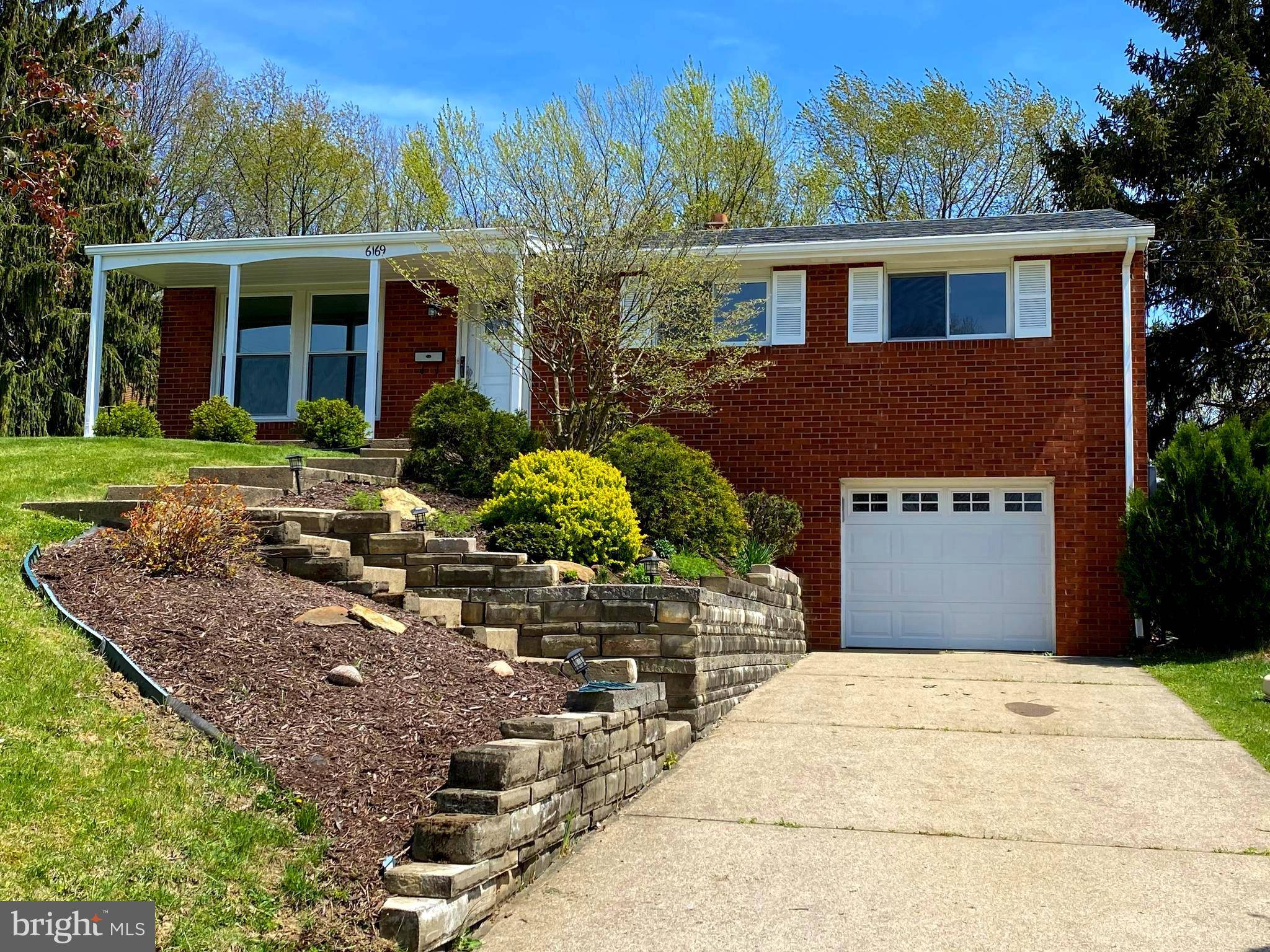 Bethel Park, PA 15102,6169 COLLIE DR