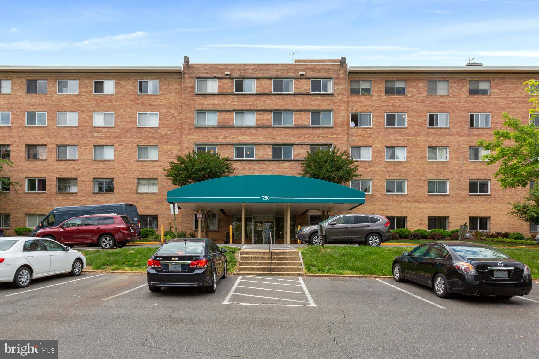 Arlington, VA 22204,750 S DICKERSON ST #211