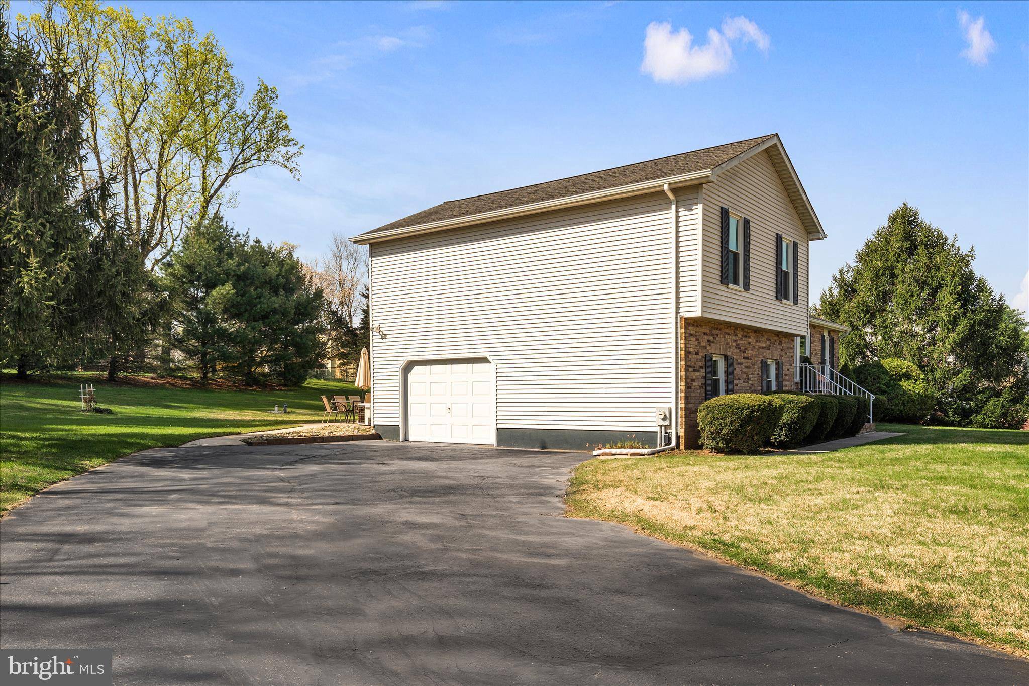 Hamilton, NJ 08620,7 NALBONE CT