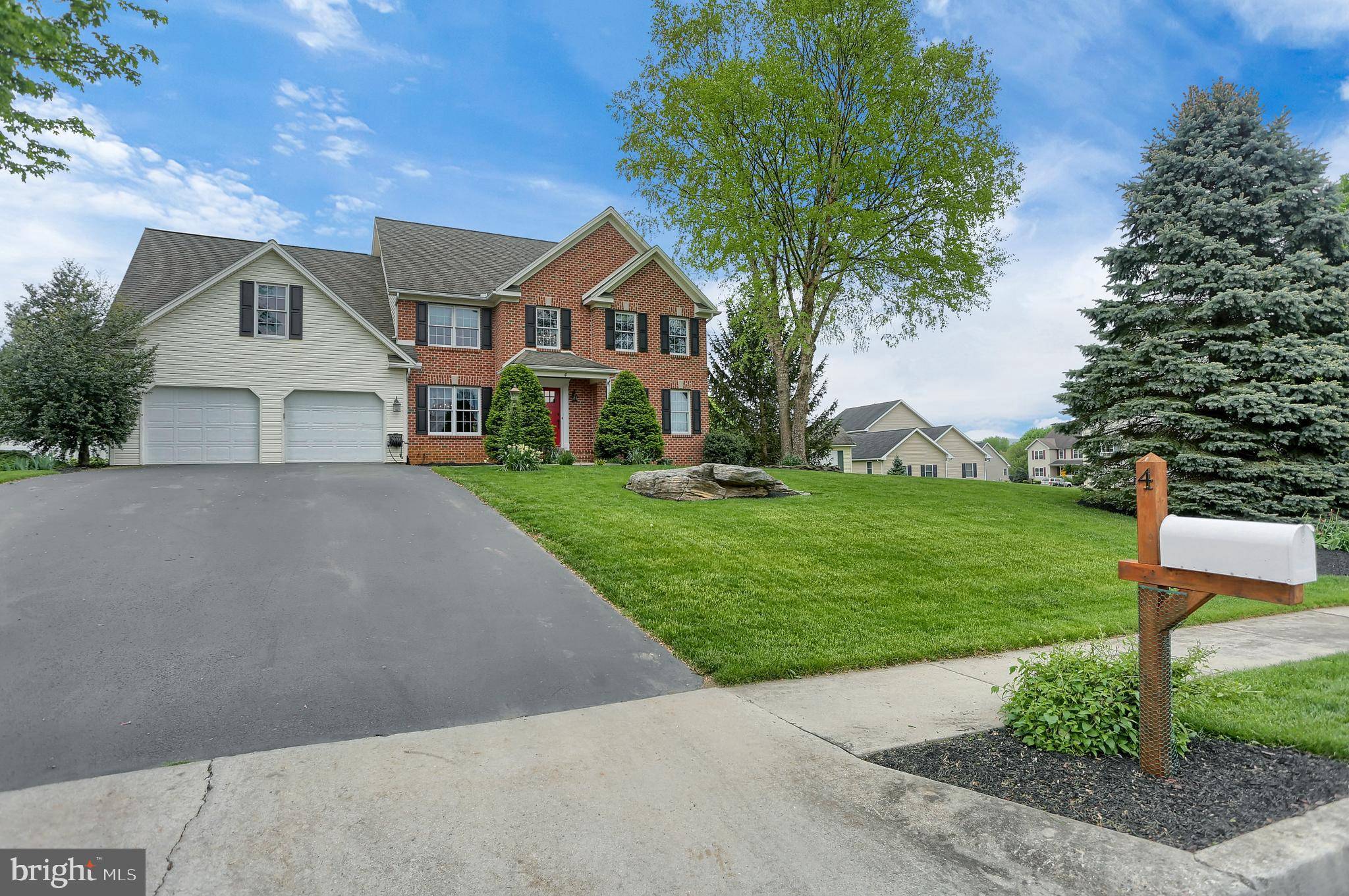 Boiling Springs, PA 17007,4 SILVER MAPLE DR