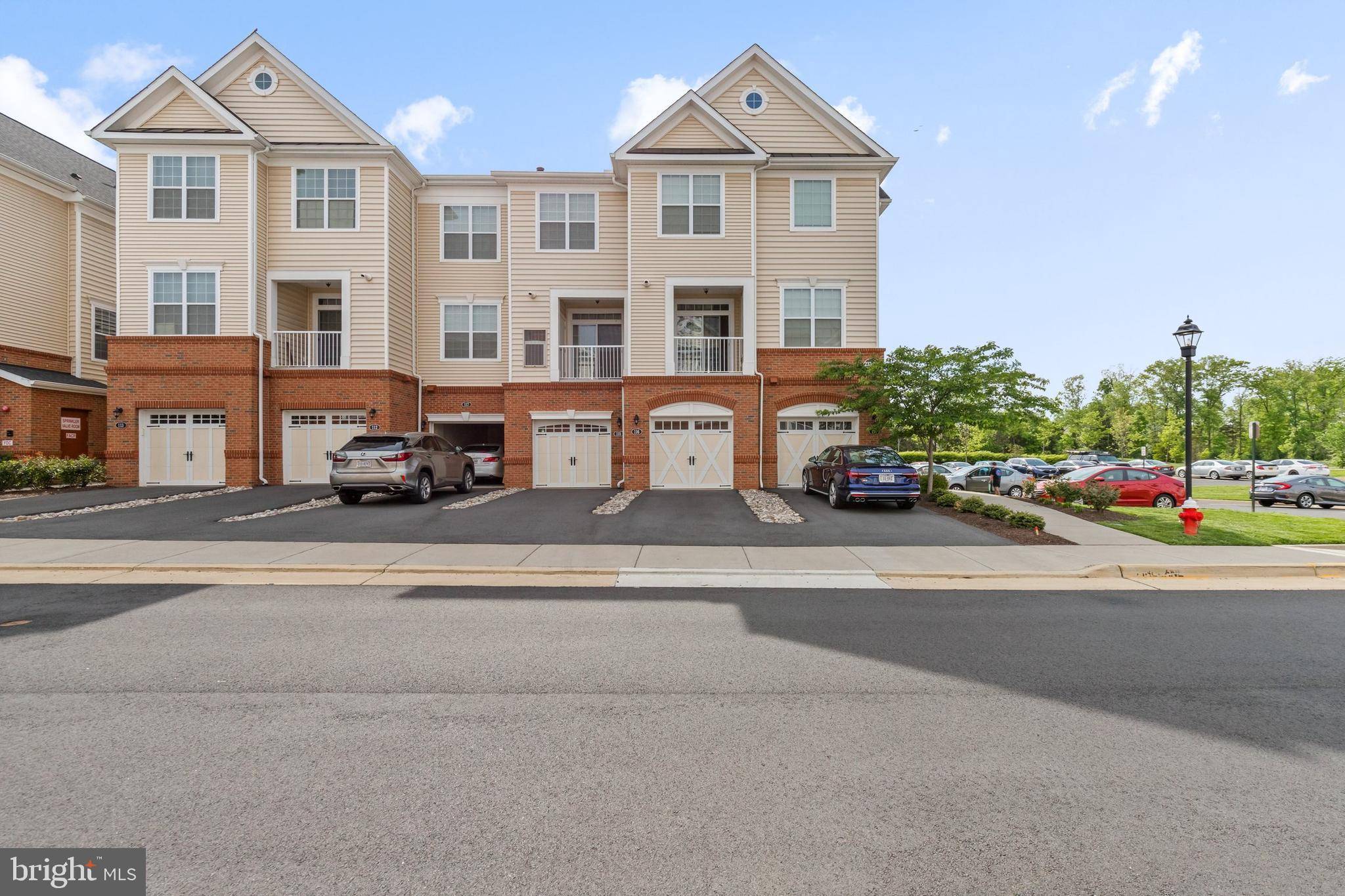 Ashburn, VA 20148,23305 MILLTOWN KNOLL SQ #116