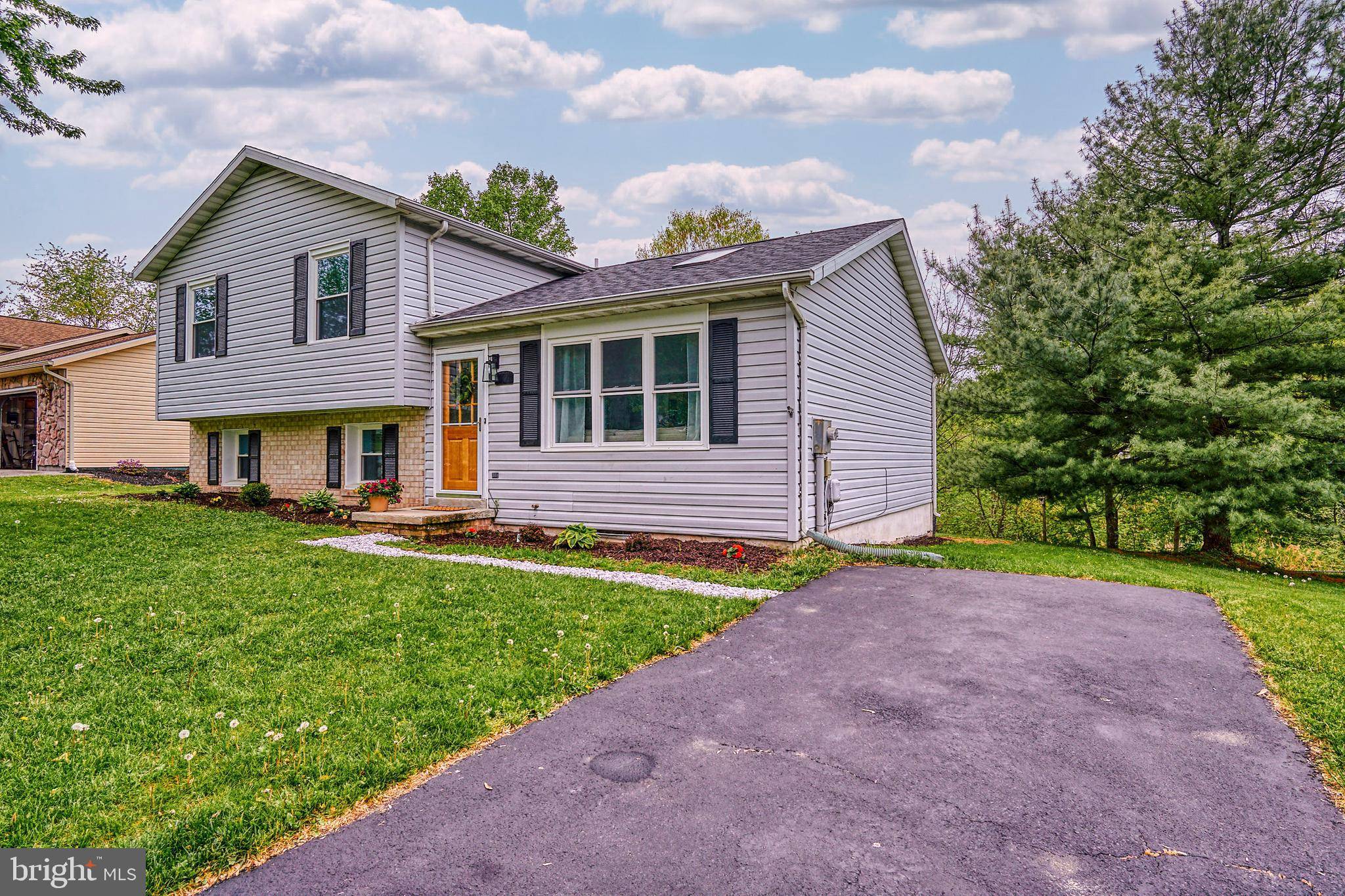 Hanover, PA 17331,77 GARDENIA DR