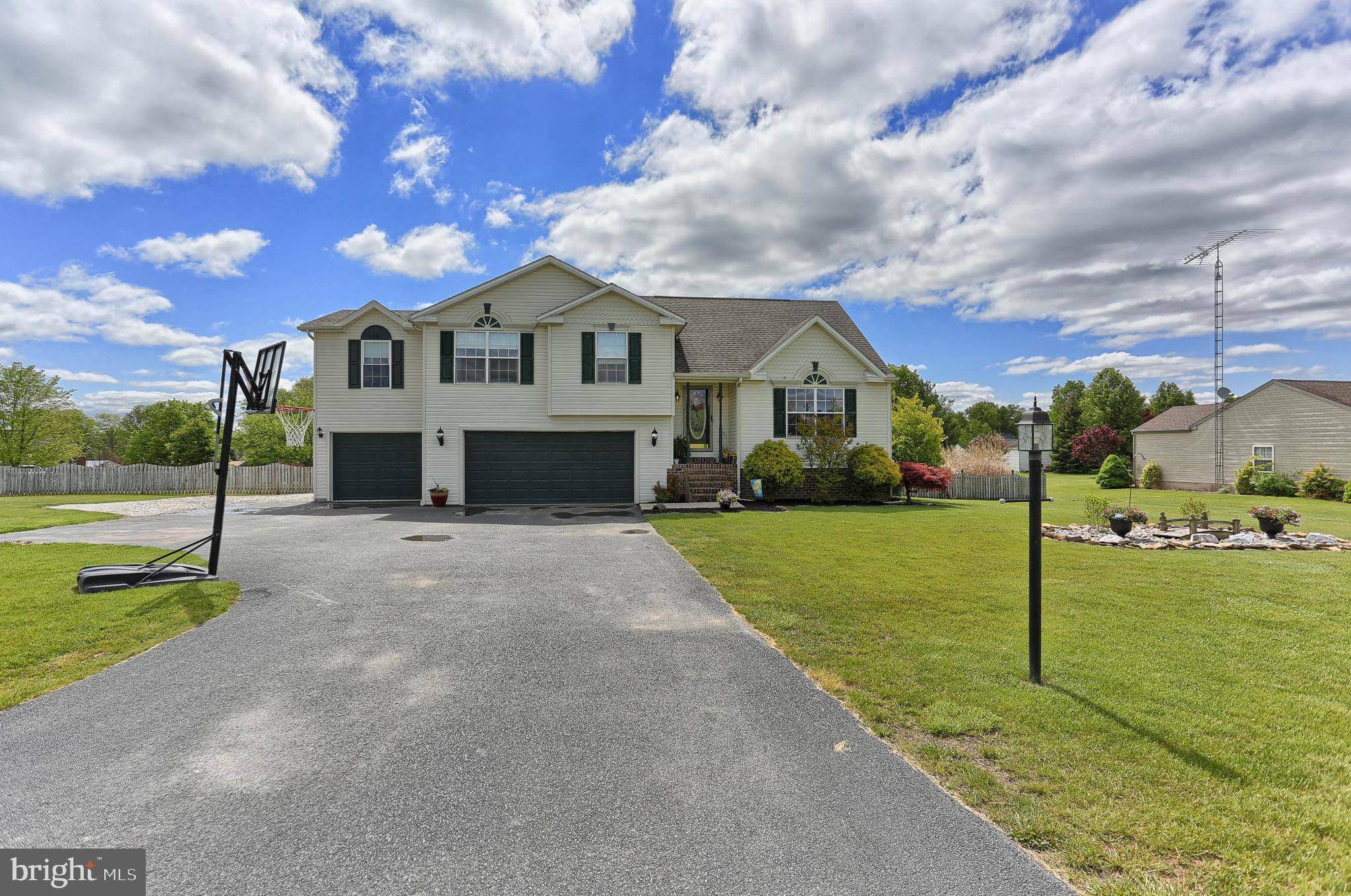 Abbottstown, PA 17301,395 ROLLING LN