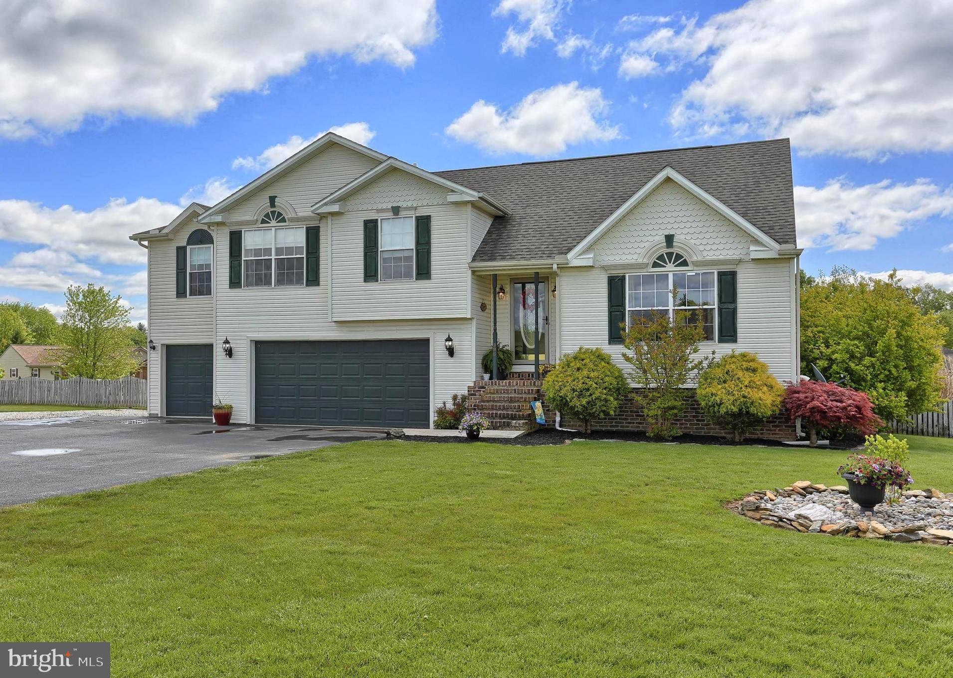 Abbottstown, PA 17301,395 ROLLING LN