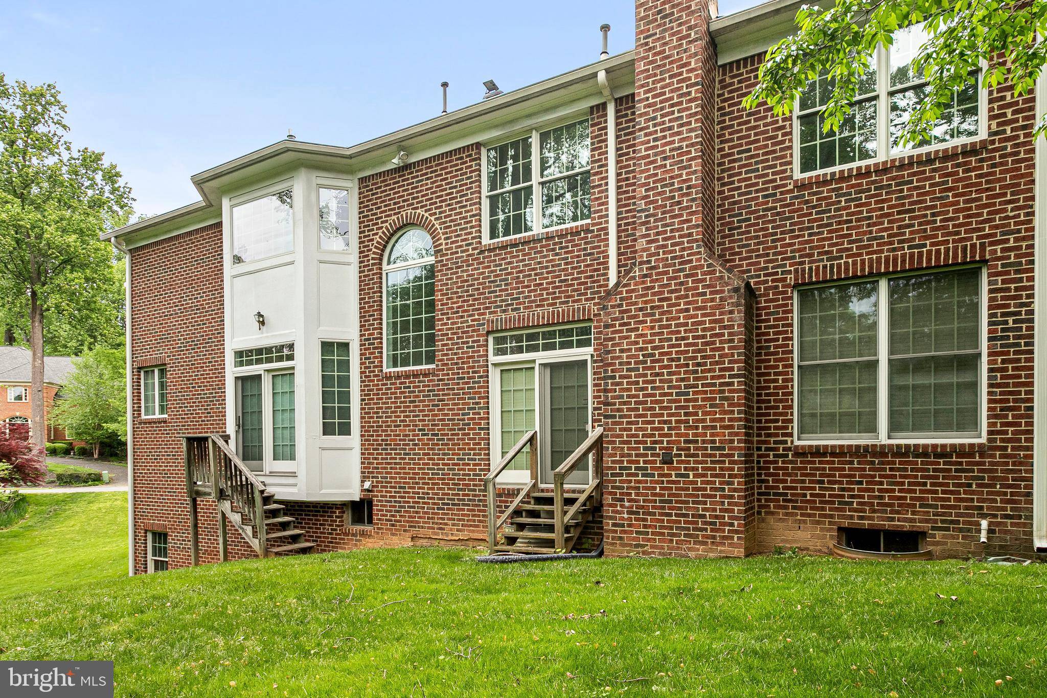 Mclean, VA 22102,906 HELGA PL