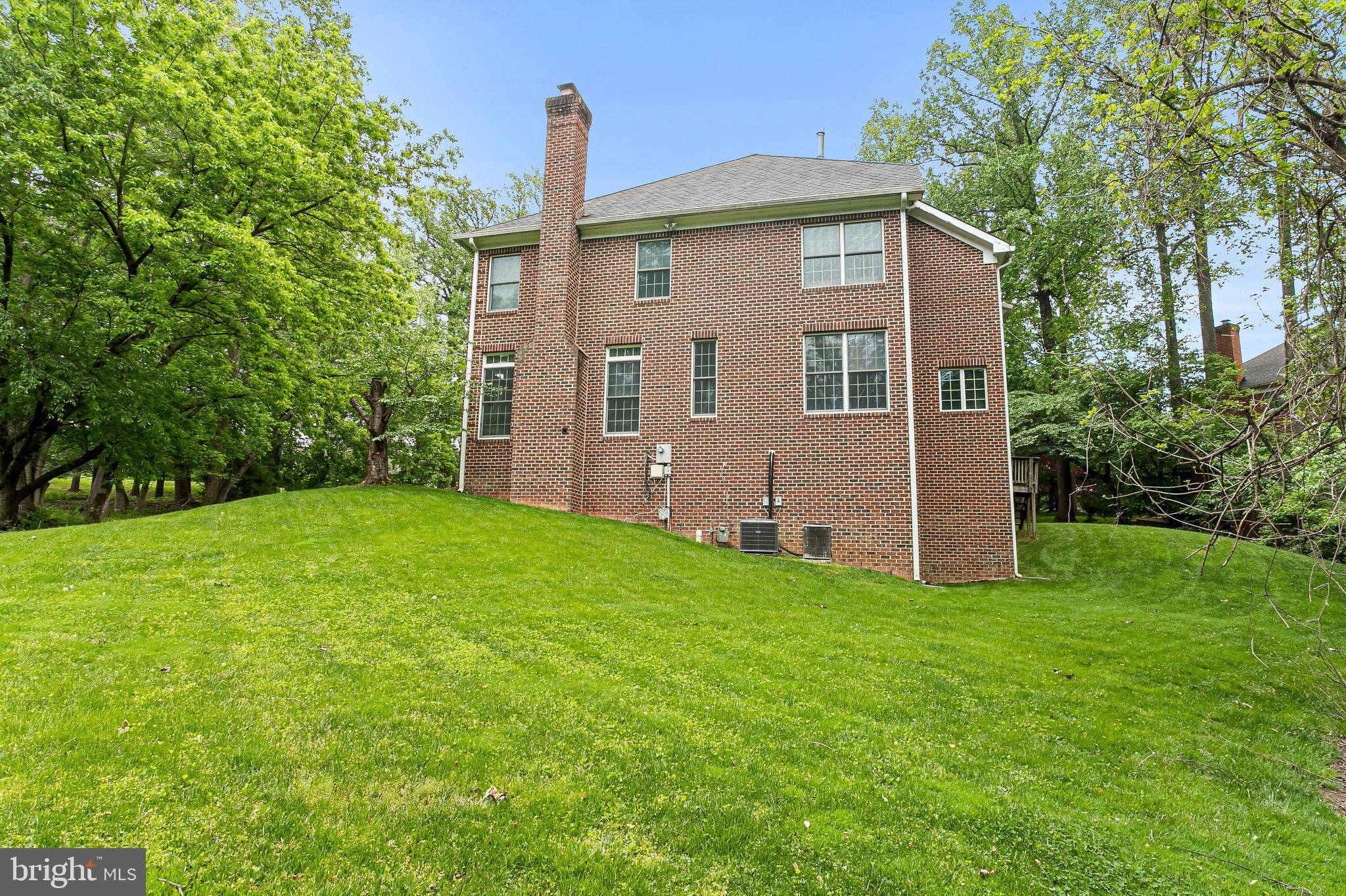 Mclean, VA 22102,906 HELGA PL