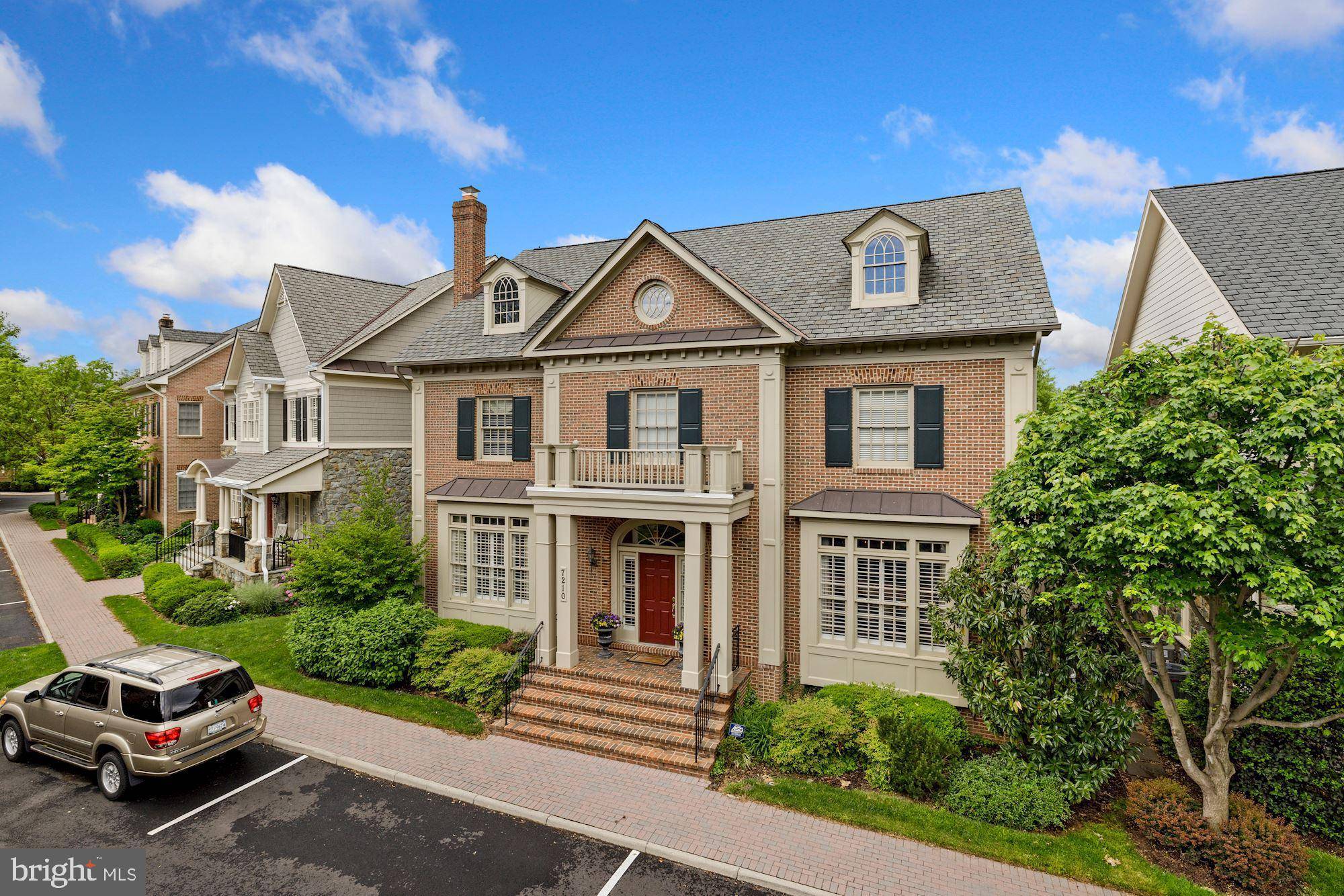 Mclean, VA 22101,7210 FARM MEADOW CT