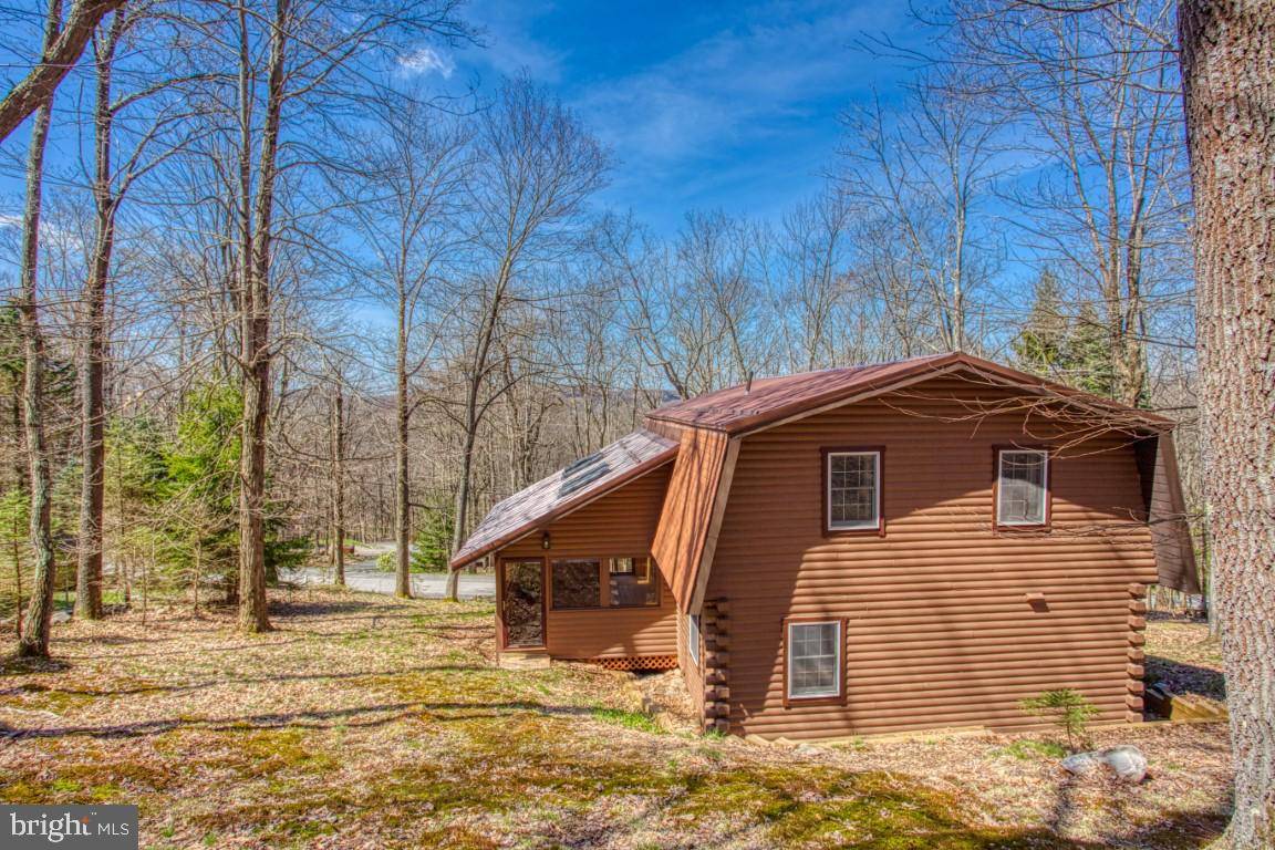 Terra Alta, WV 26764,482 PRIMROSE LN