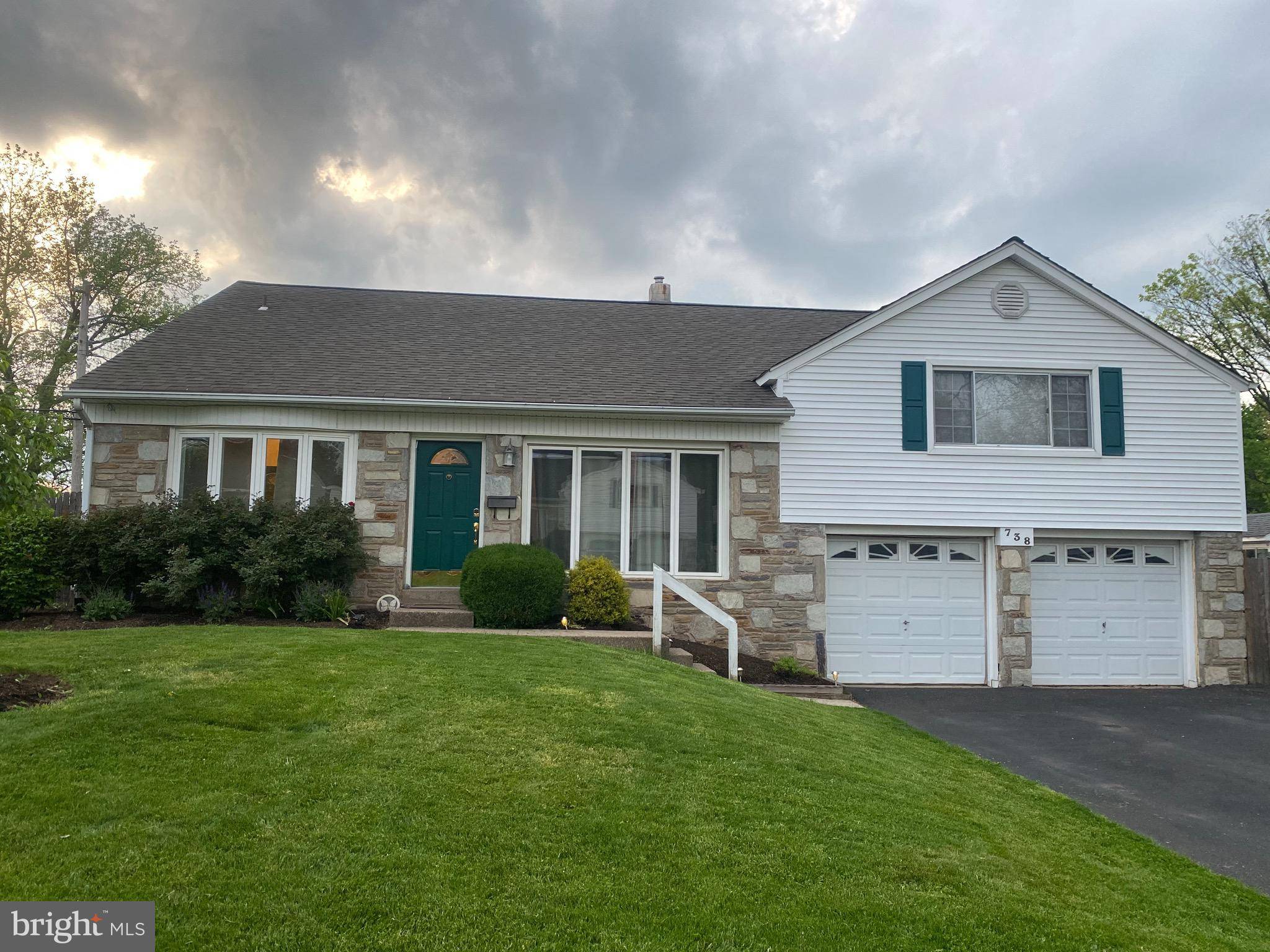 Warminster, PA 18974,738 WORTHINGTON DR