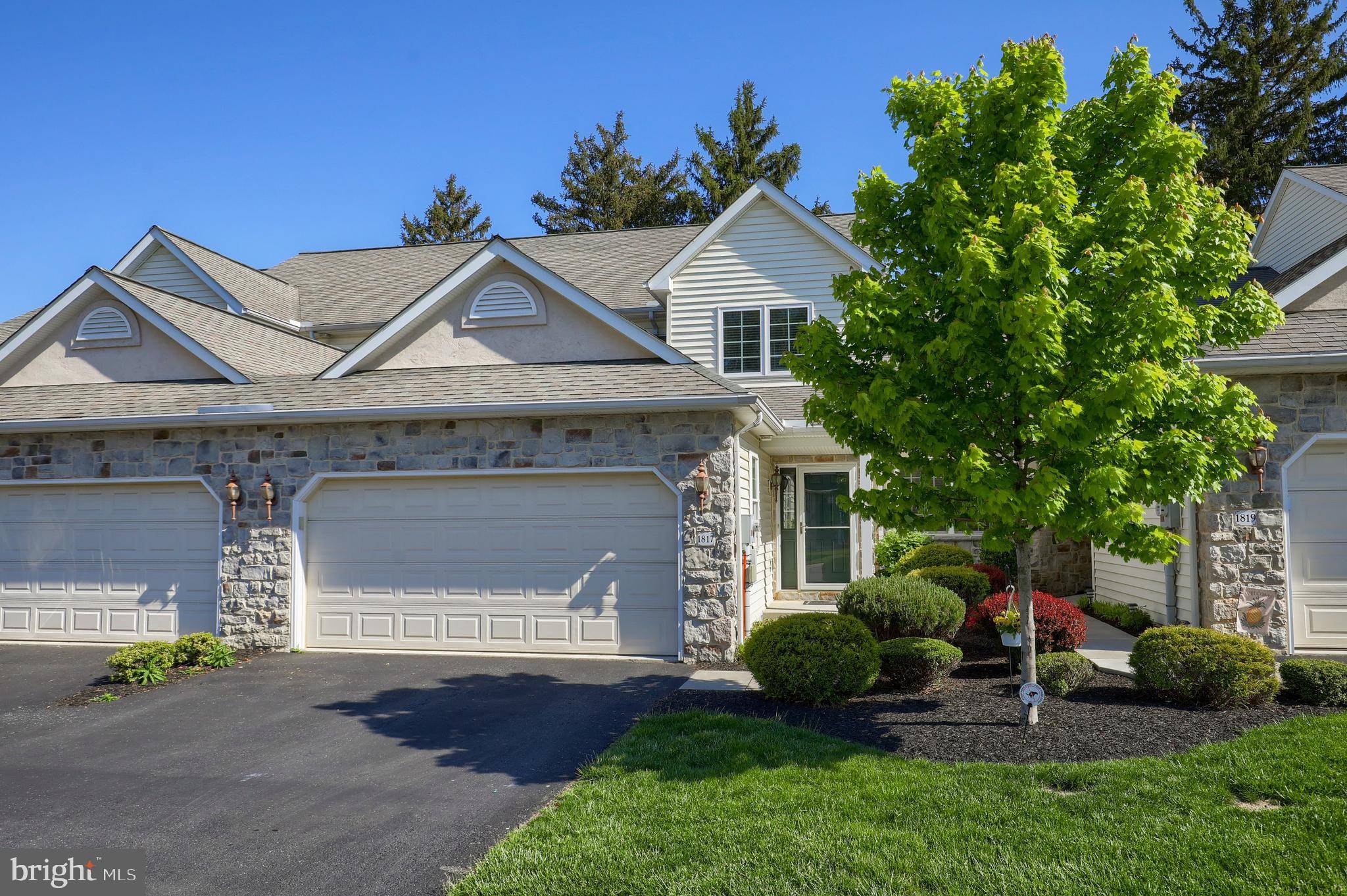 Lancaster, PA 17602,1817 WINDSONG LN