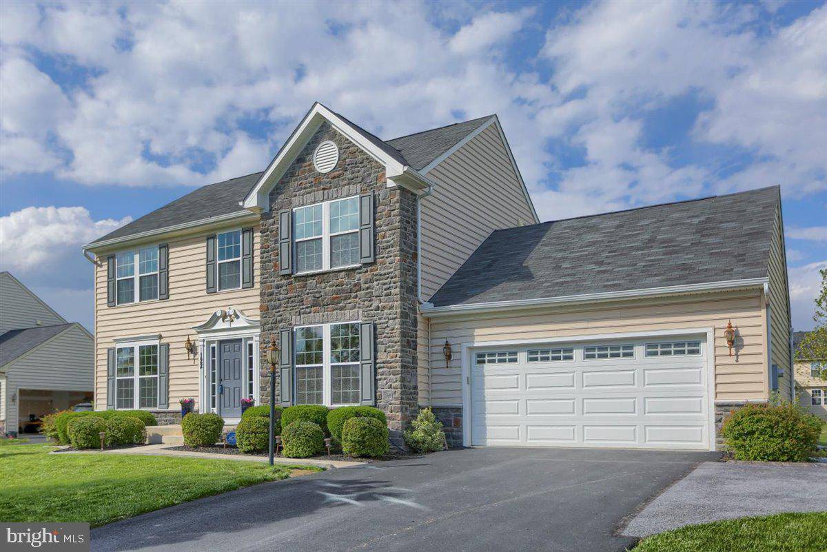 Mechanicsburg, PA 17050,122 WARM SUNDAY WAY