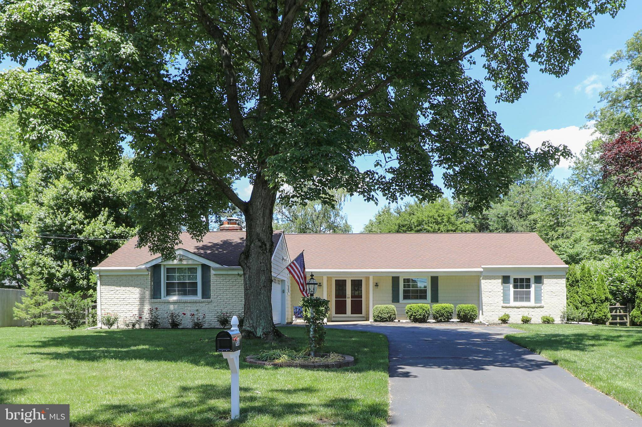 Yardley, PA 19067,932 QUEENS DR