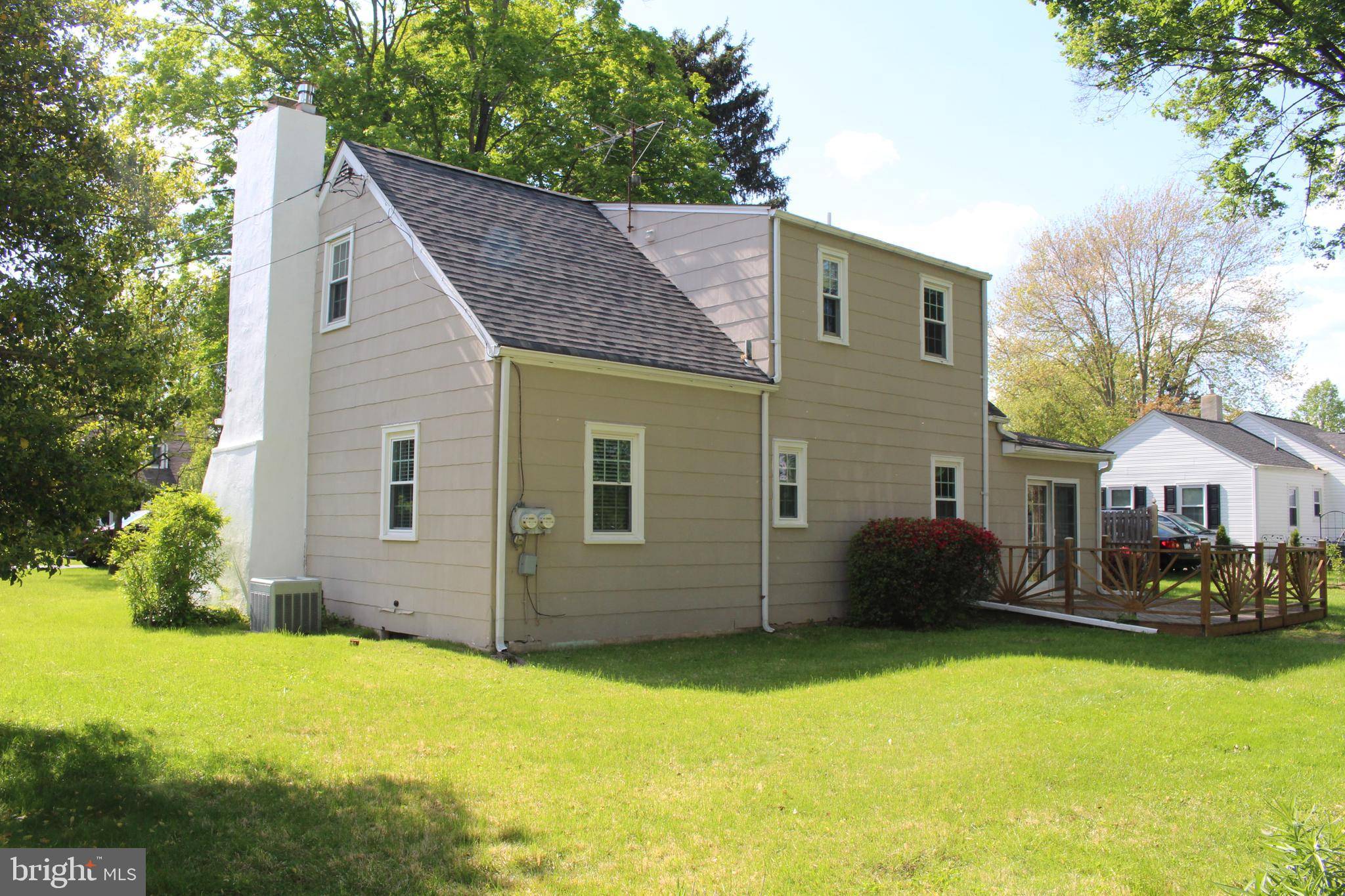 Yardley, PA 19067,40 LOOKOVER LN