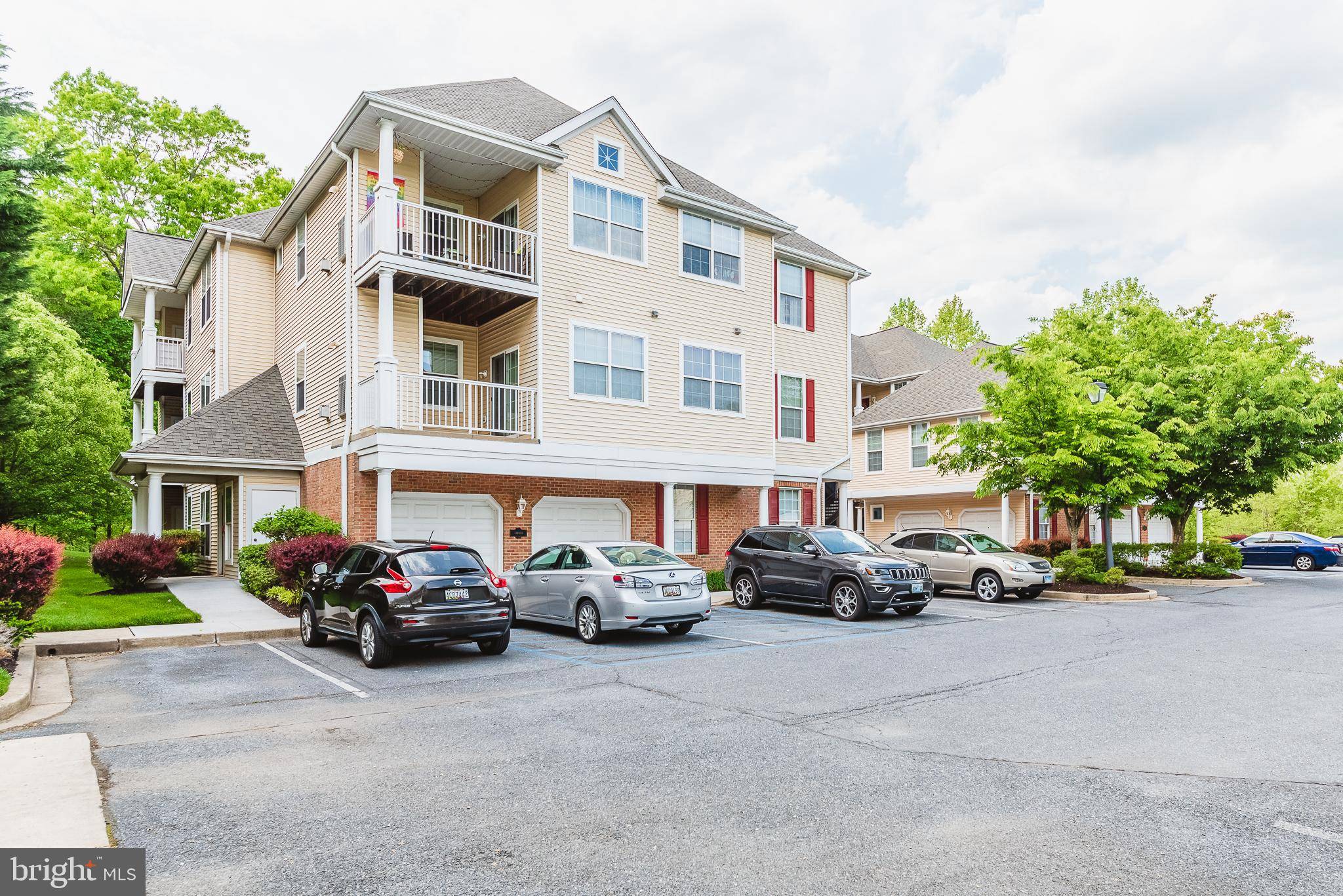 Owings Mills, MD 21117,5006 HOLLINGTON DR #303