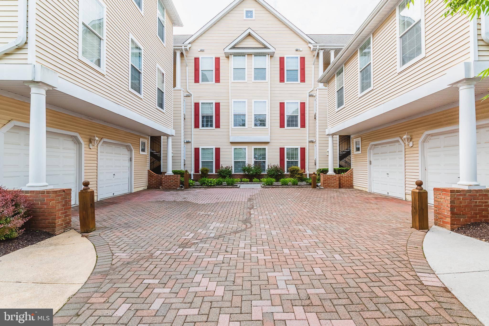 Owings Mills, MD 21117,5006 HOLLINGTON DR #303