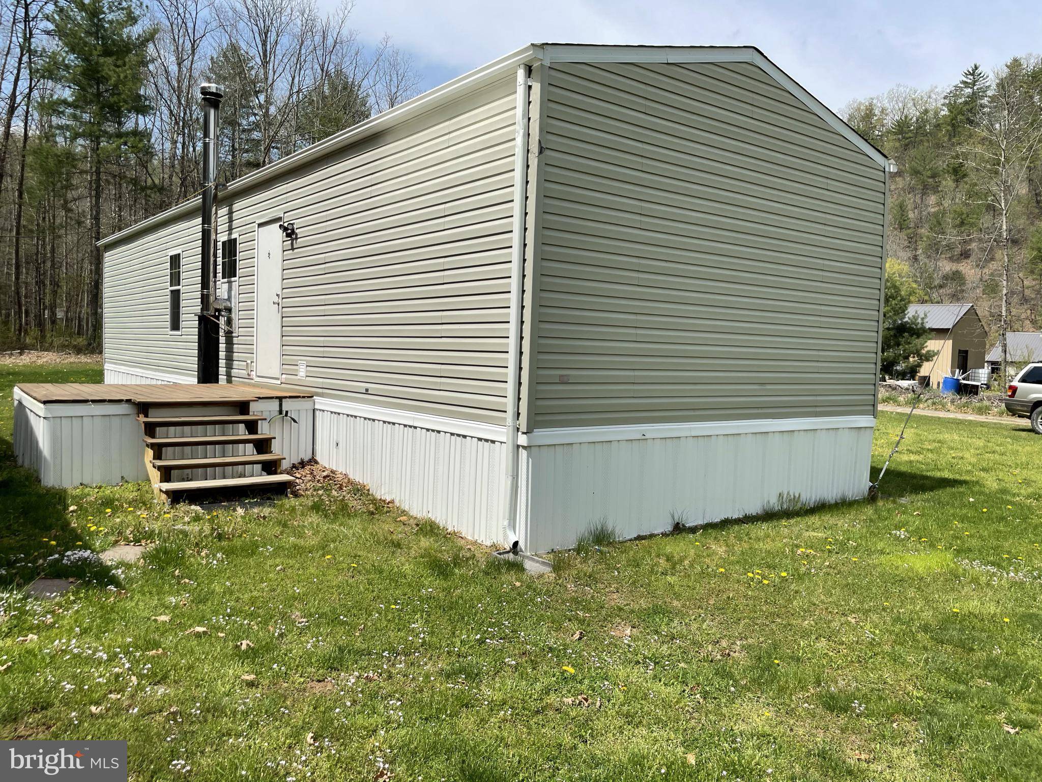 Brandywine, WV 26802,70 HOUND DOG HOLLOW LN