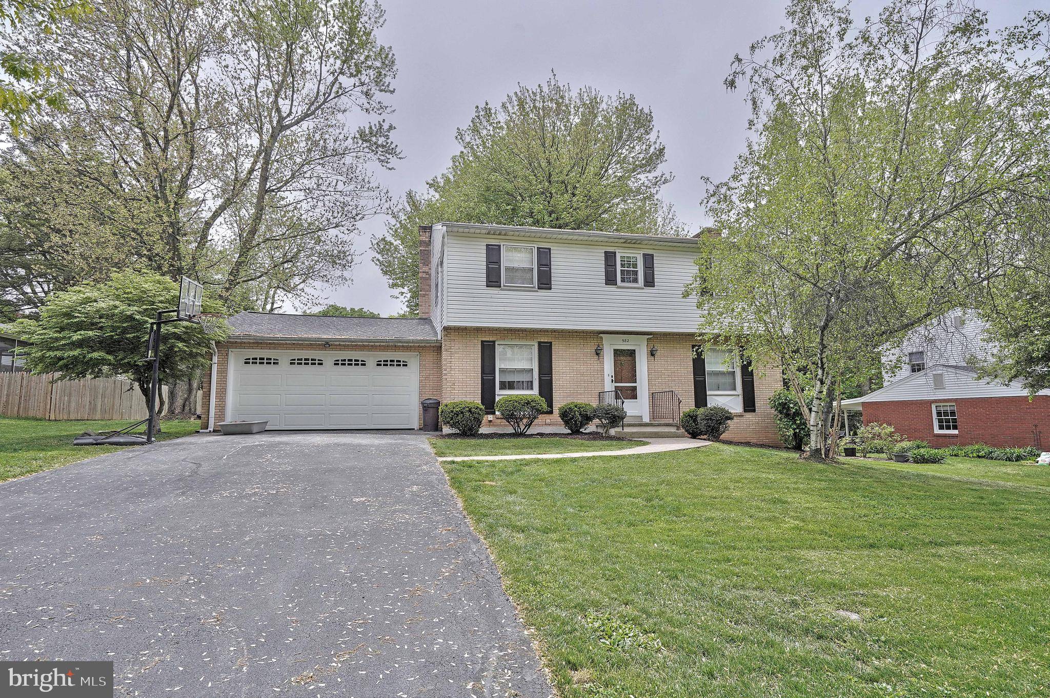 Emmaus, PA 18049,982 DONALD DRIVE