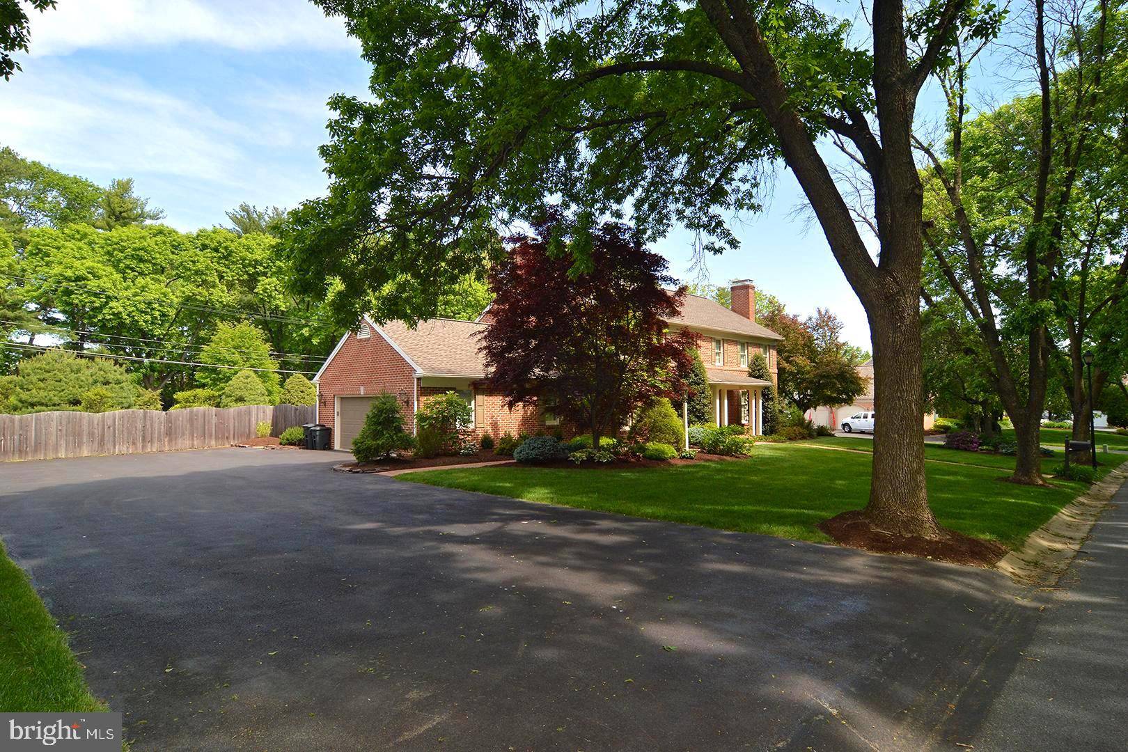 Wyomissing, PA 19610,1635 MEADOWLARK RD