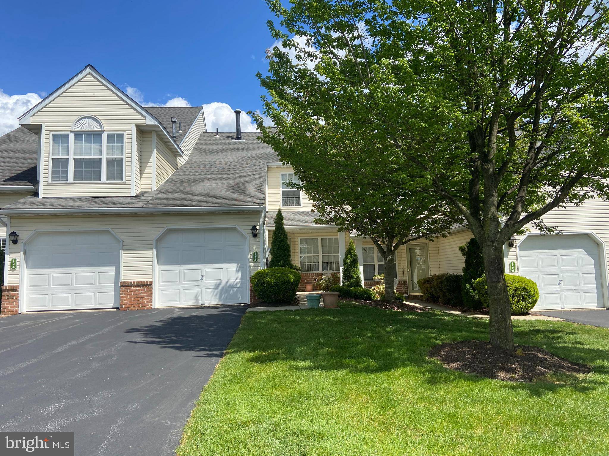 Wyomissing, PA 19610,123 HICKORY LN