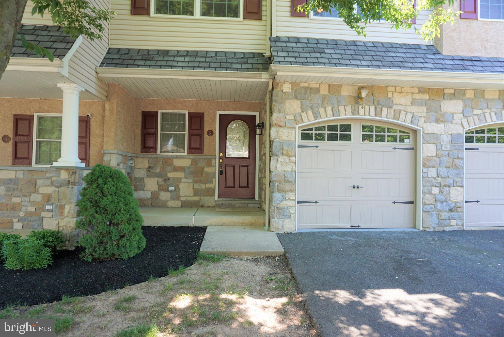 Hatboro, PA 19040,5 COBBLESTONE CIR