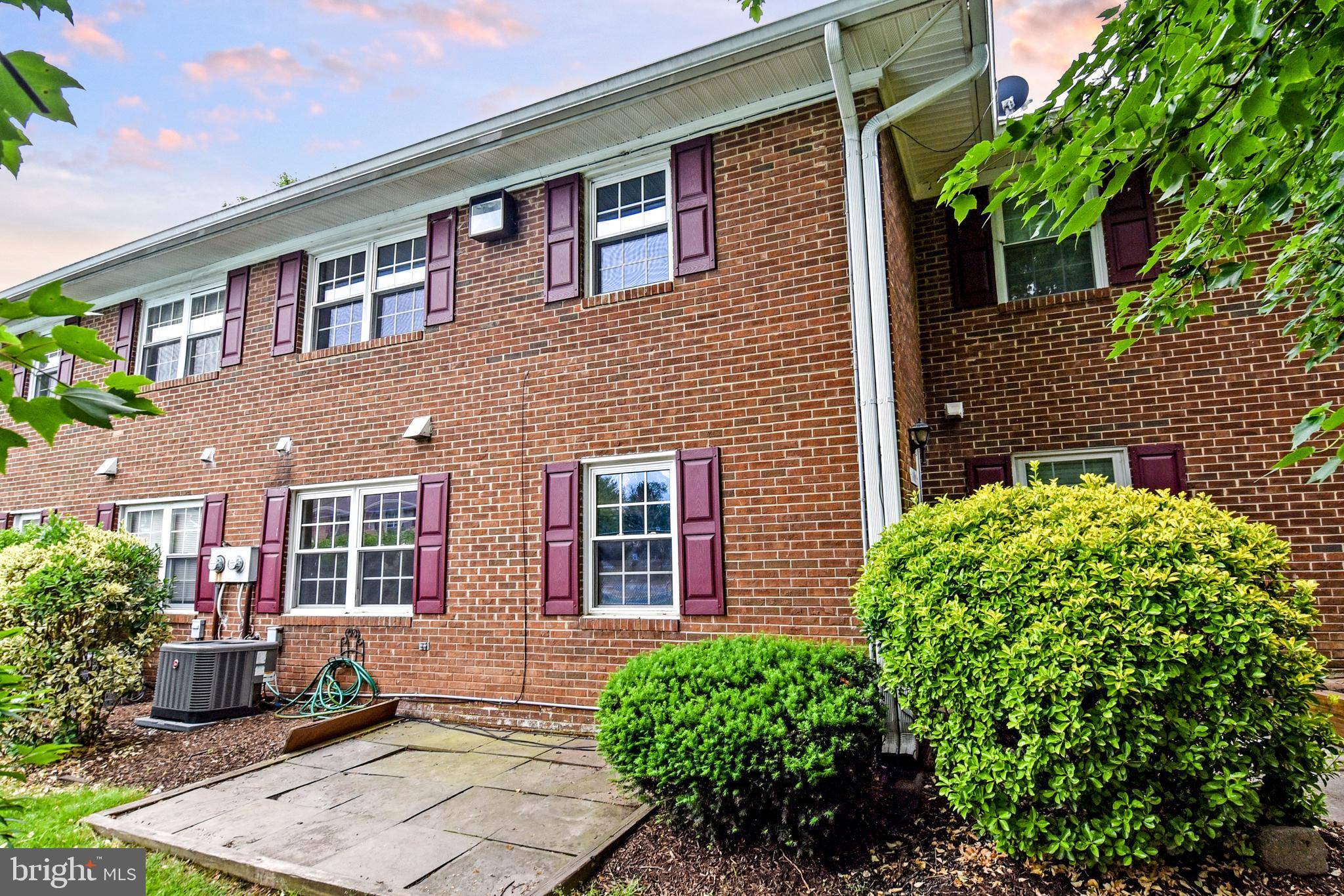 Alexandria, VA 22309,8802 WALUTES CIR #B