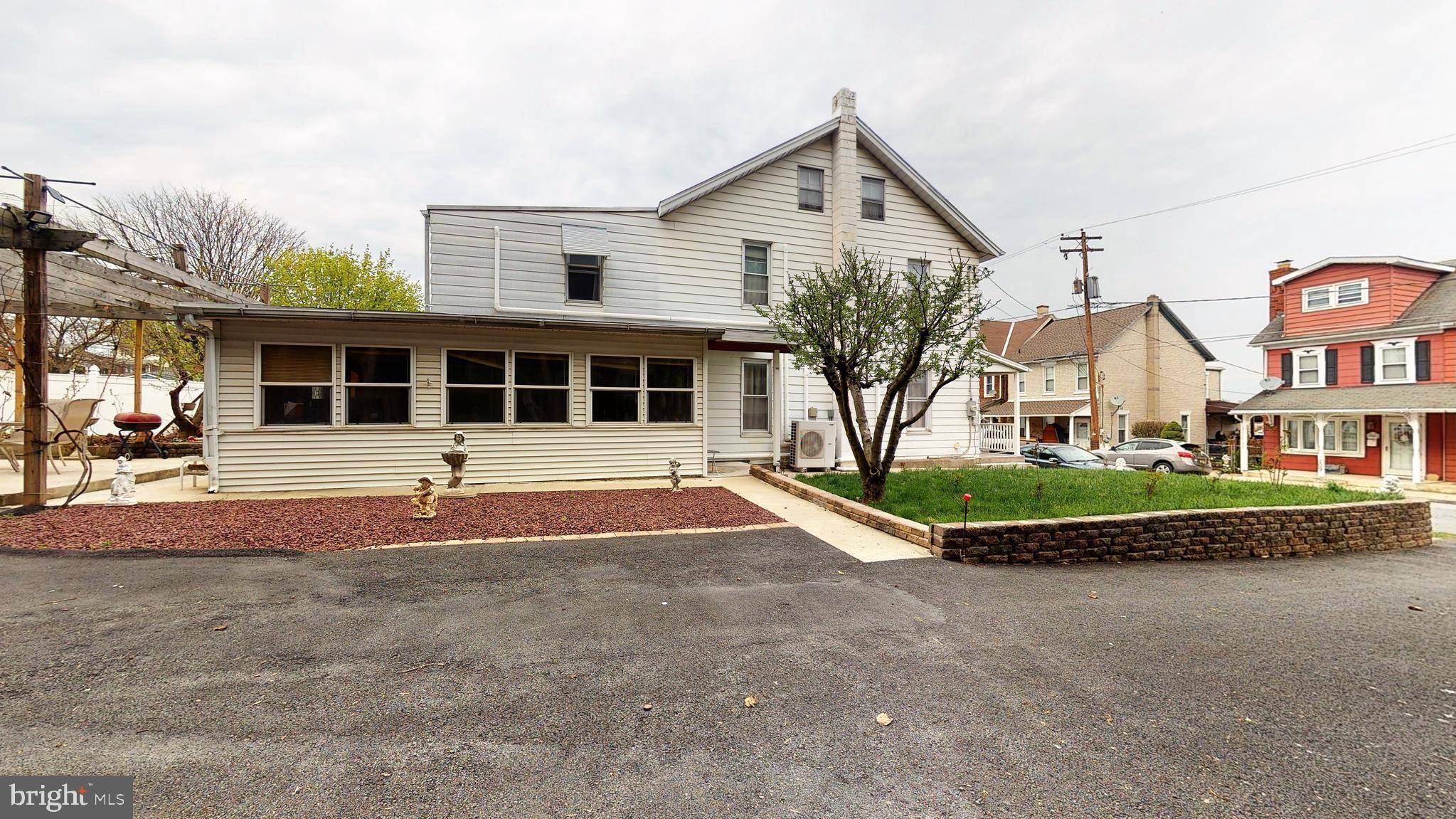 Whitehall, PA 18052,712 2ND ST