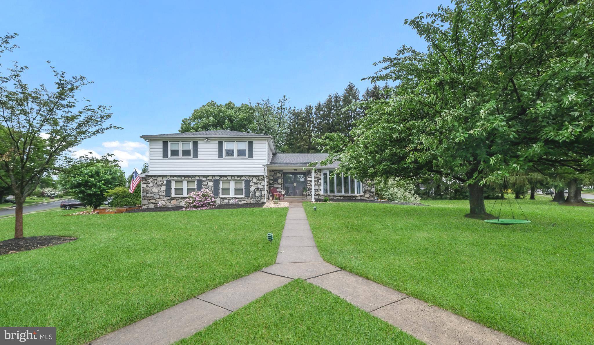 Huntingdon Valley, PA 19006,958 WARFIELD LN