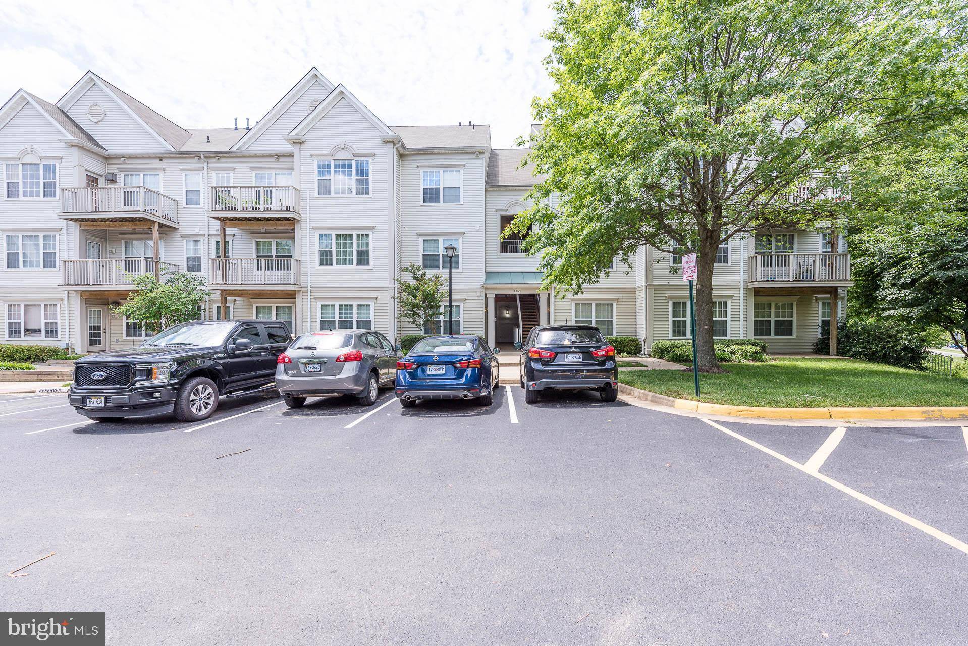 Fairfax, VA 22033,4363 WILSON VALLEY DR #204