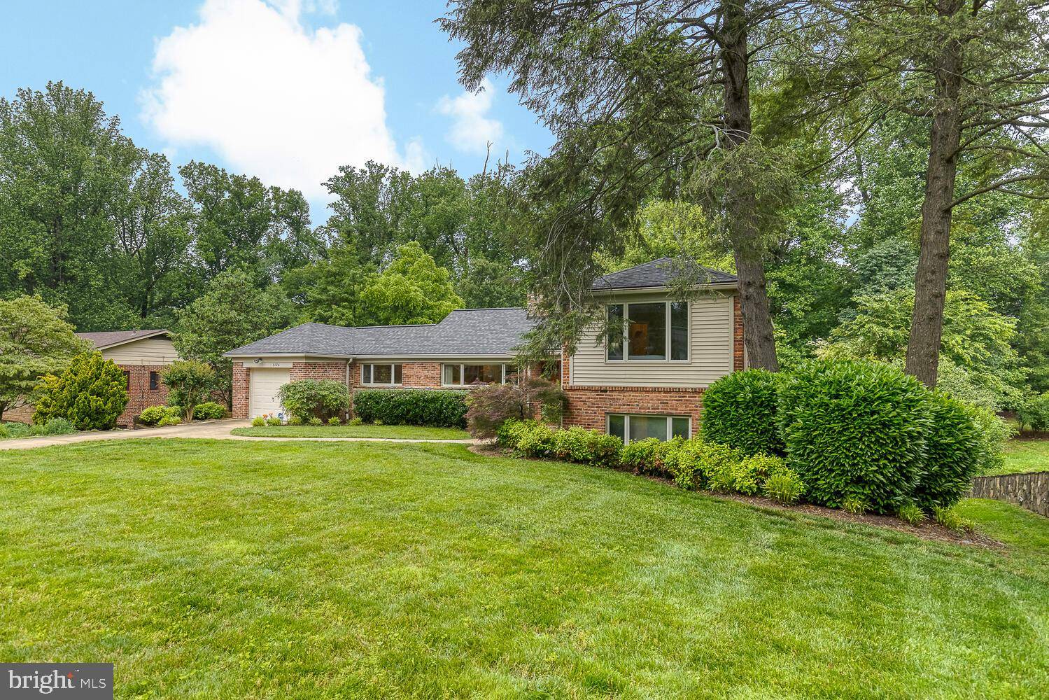 Falls Church, VA 22044,3126 JUNIPER LN