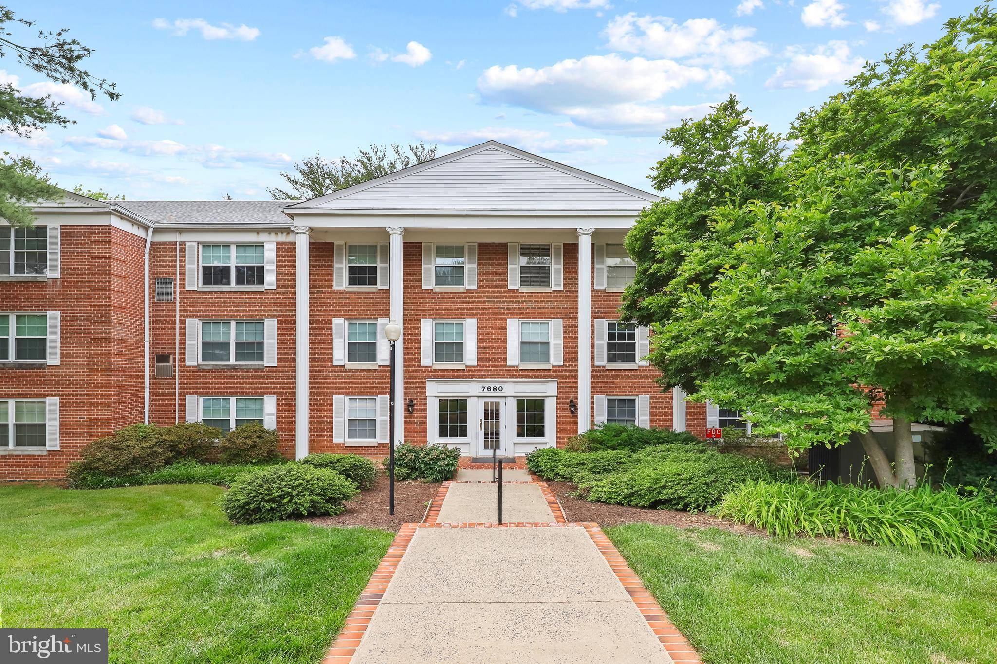 Mclean, VA 22102,7680 TREMAYNE PL #313