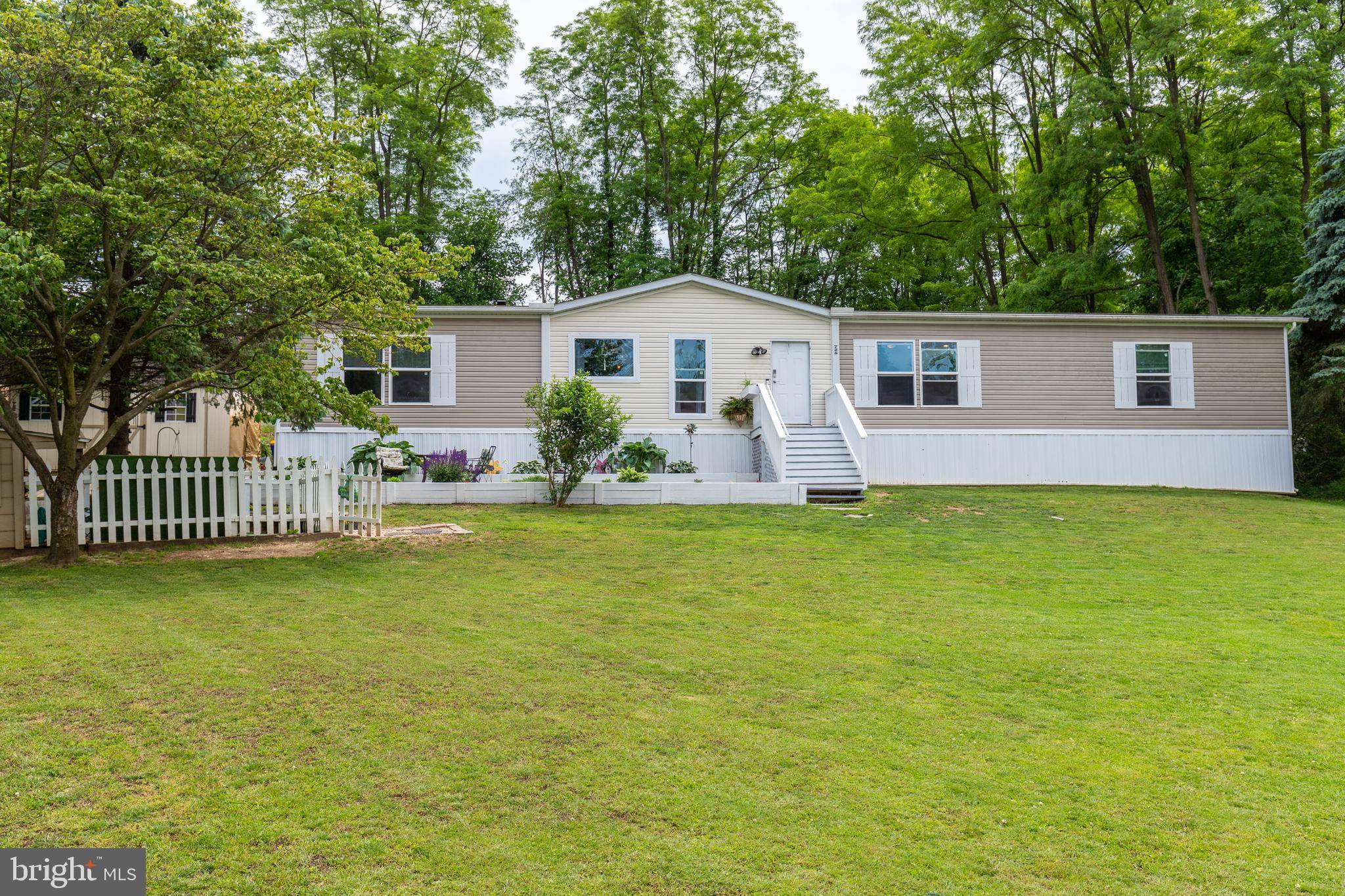 Gap, PA 17527,725 WILLOW LN