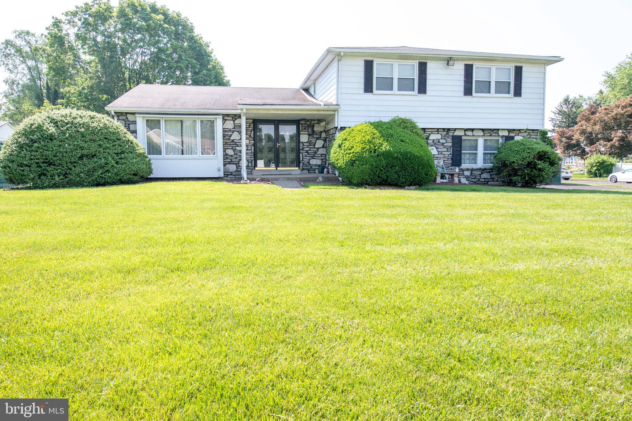 Huntingdon Valley, PA 19006,3525 MEADOWLARK DR