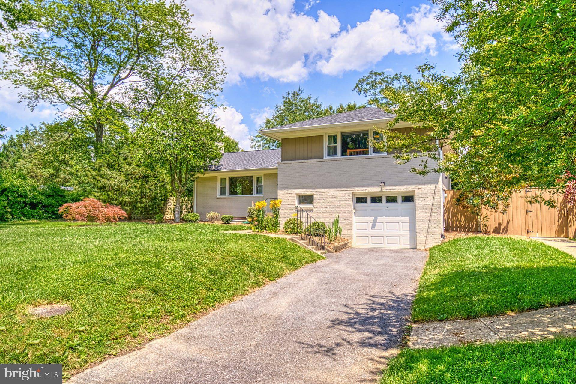 Falls Church, VA 22041,3607 PINETREE TER